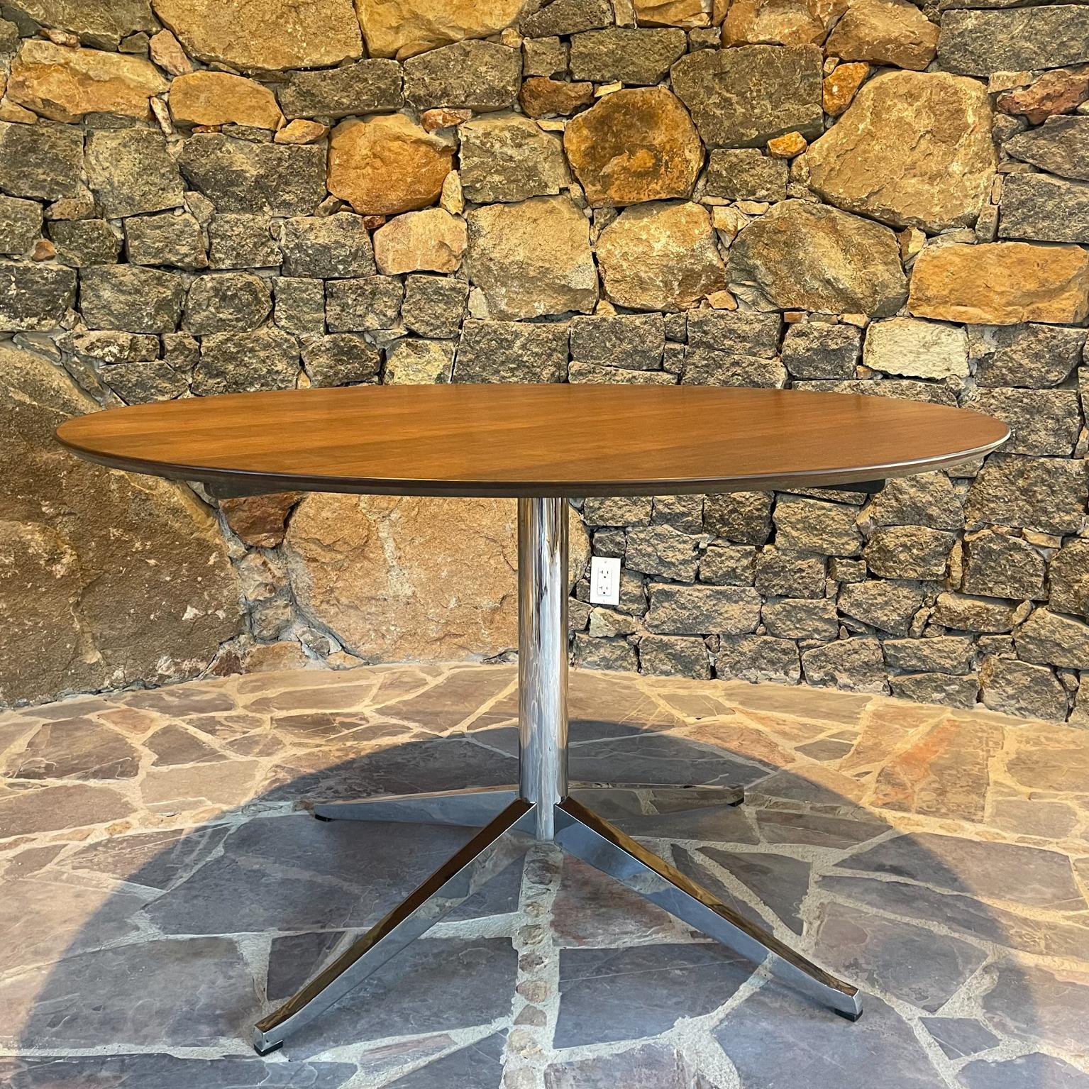 American 1961 Classic Round Knoll Dining Table Star Chrome Base Restored and Ready