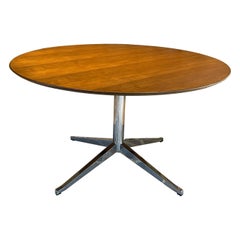 Table de salle à manger ronde classique Knoll de 1961 avec base en chrome en forme d'étoile restaurée et prête