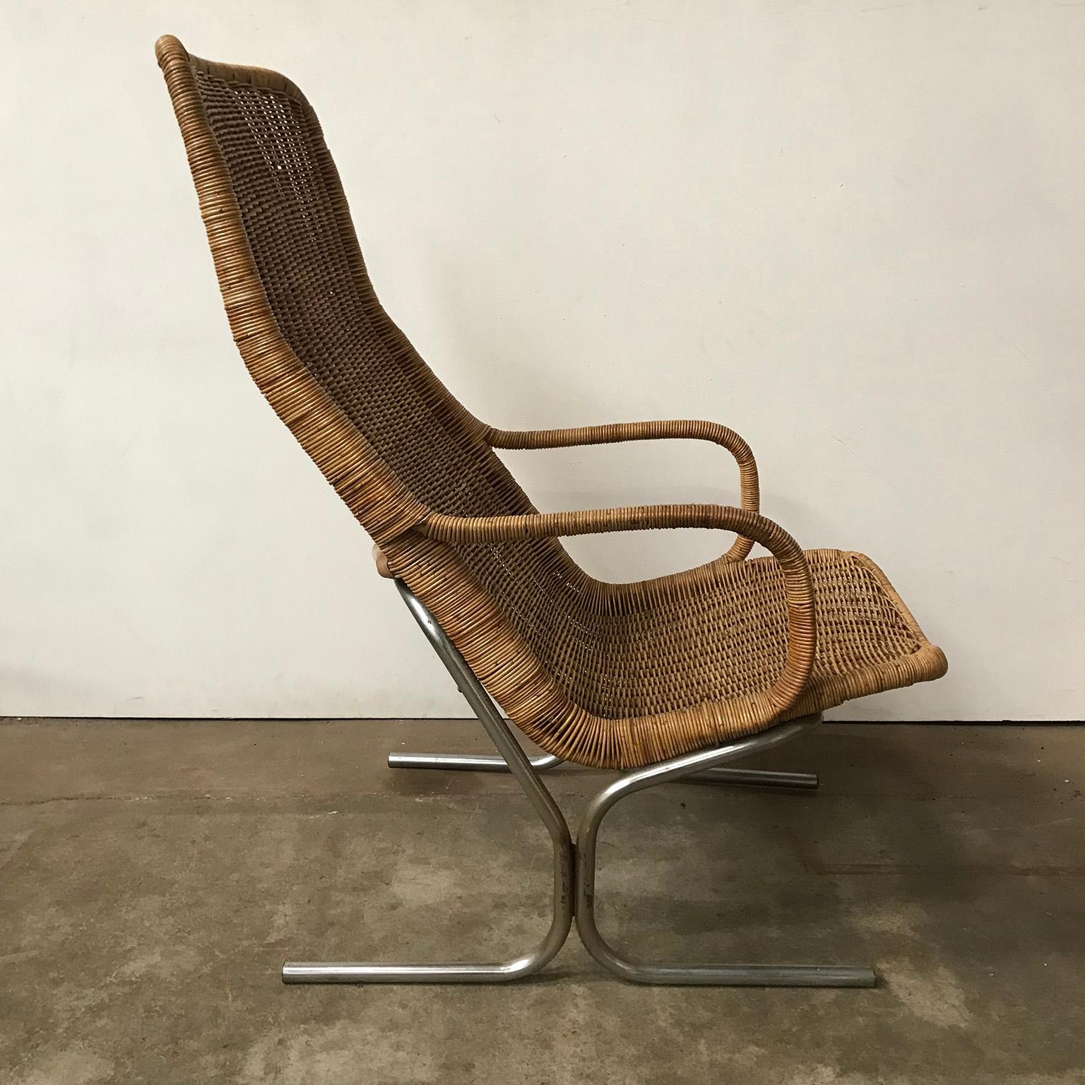Dirk Van Sliedregt 514 wicker lounge chair for Brotheres Jonker in Noordwolde, Holland. This chair is still in the original wicker and in a fair condition. The wicker has a beautiful range of natural colours (#8). There are two tiny damages in the