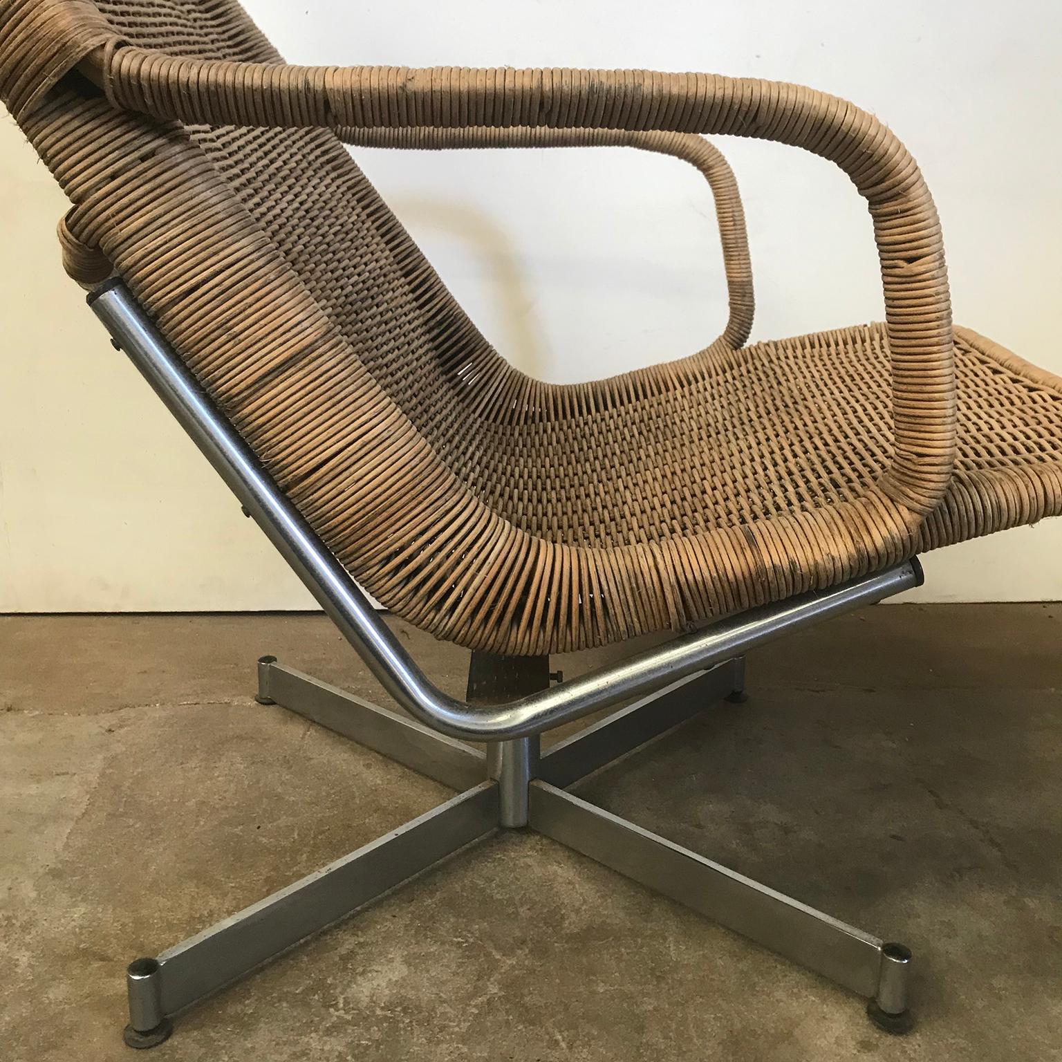 1961 Dirk Van Sliedregt, Rare 514 Original Wicker Lounge Chair with Chrome Base For Sale 5