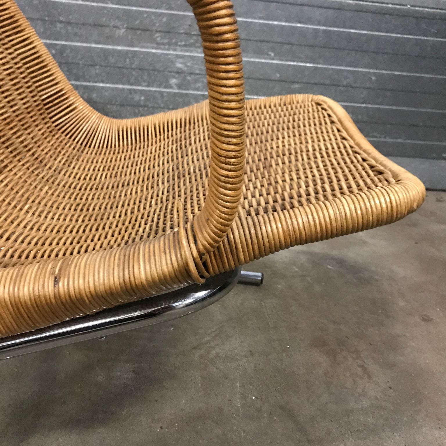 1961 Dirk Van Sliedregt, Rara 514 Silla de salón de mimbre original con base cromada en venta 9