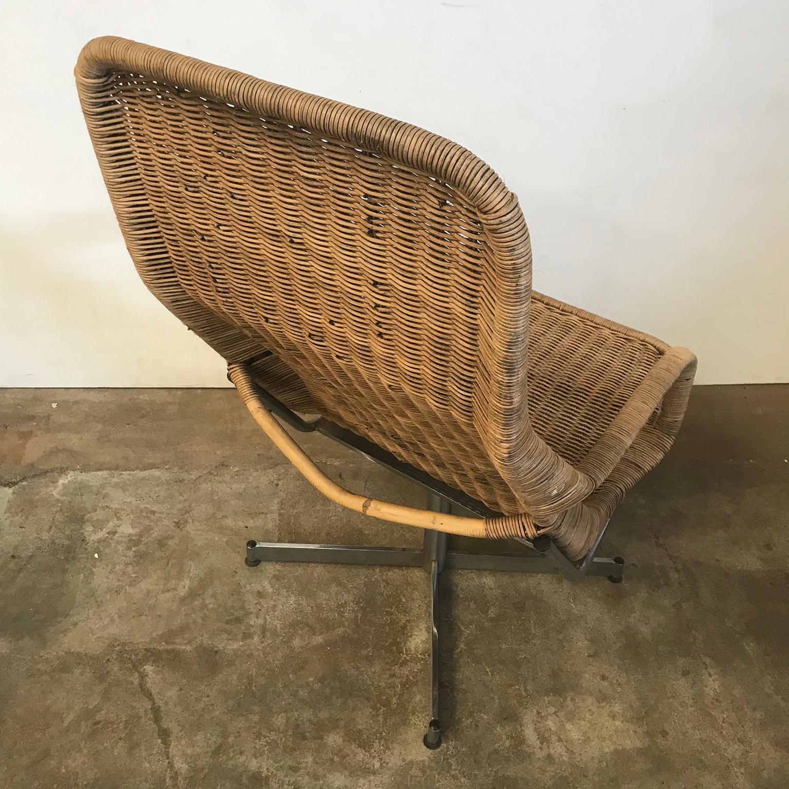 Dutch 1961 Dirk Van Sliedregt, Rare 514 Original Wicker Lounge Chair with Chrome Base For Sale