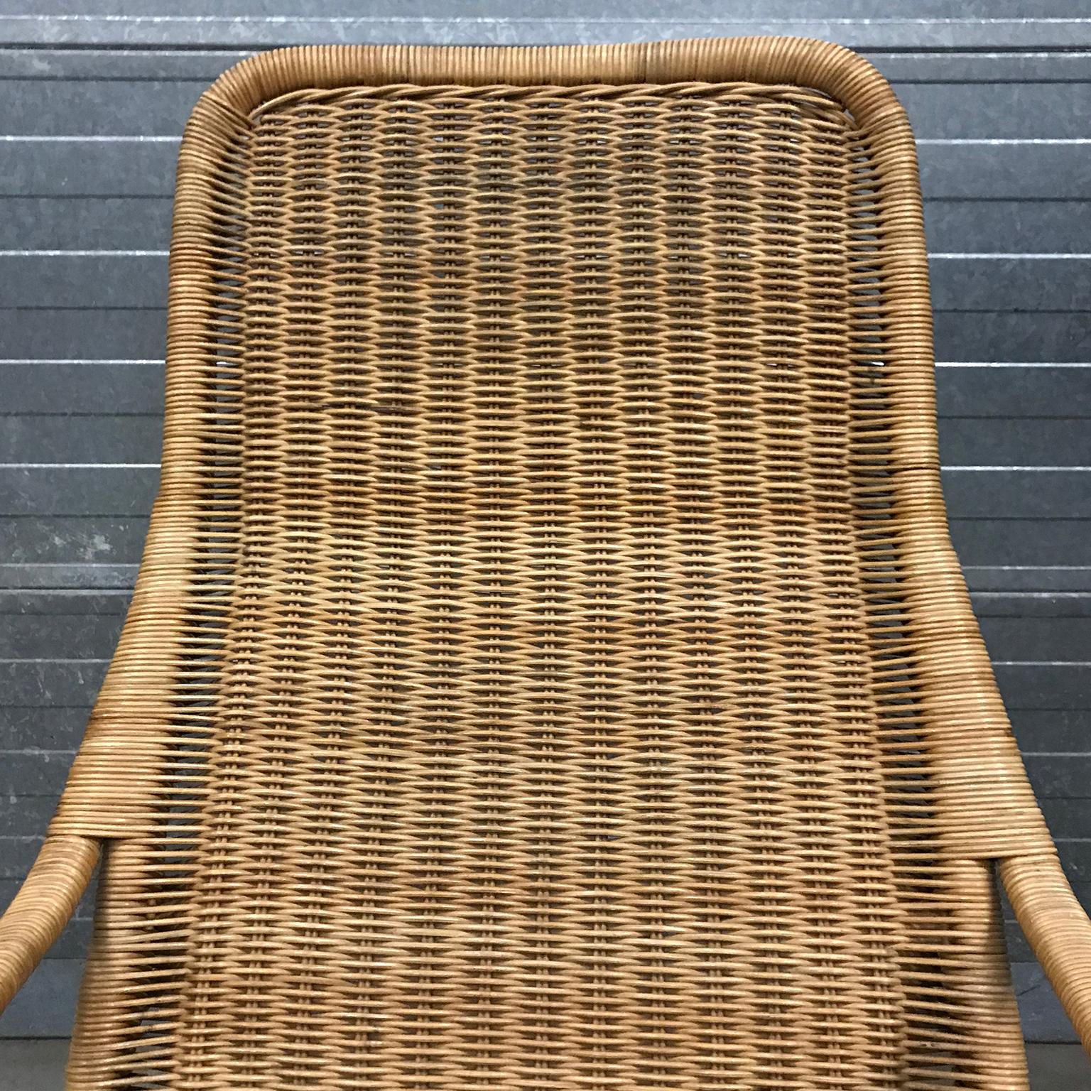 1961 Dirk Van Sliedregt, Rare 514 Original Wicker Lounge Chair with Chrome Base For Sale 3