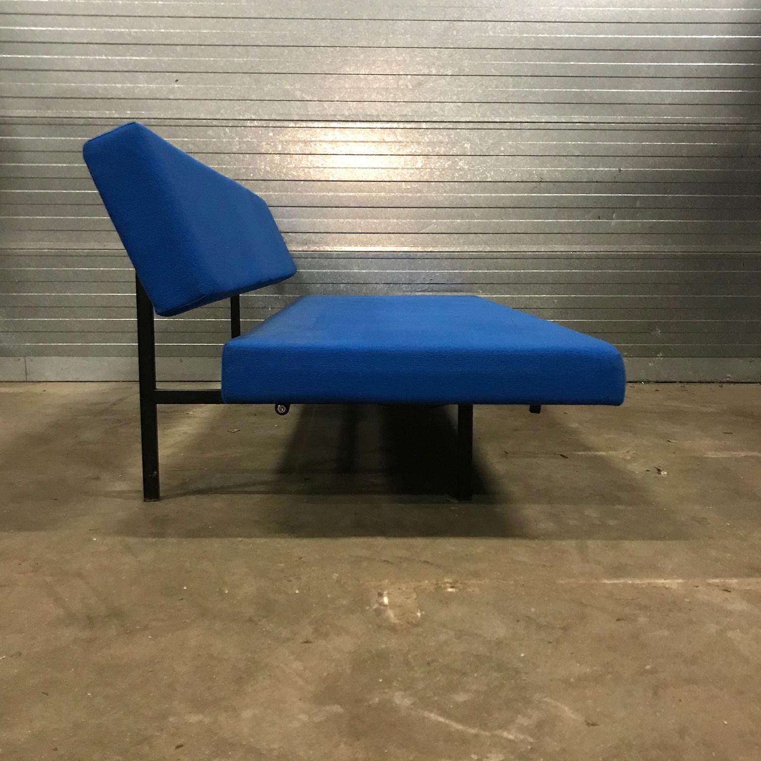 1961, Gijs Van Der Sluis Voor Van Der Sluis Culemborg, Sleeping Sofa in Blau (Niederländisch) im Angebot