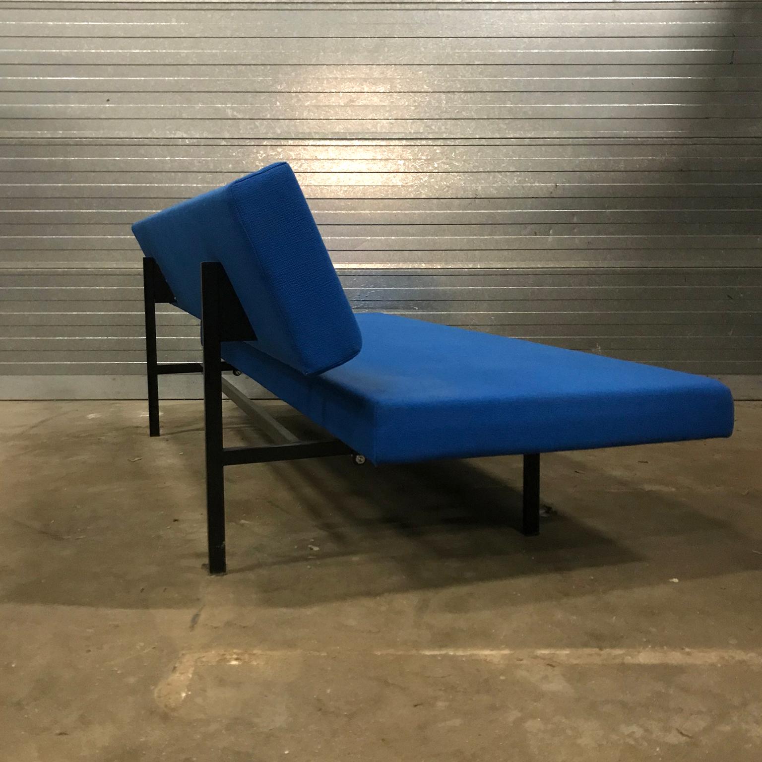 1961, Gijs Van Der Sluis Voor Van Der Sluis Culemborg, Sleeping Sofa in Blau (Metall) im Angebot