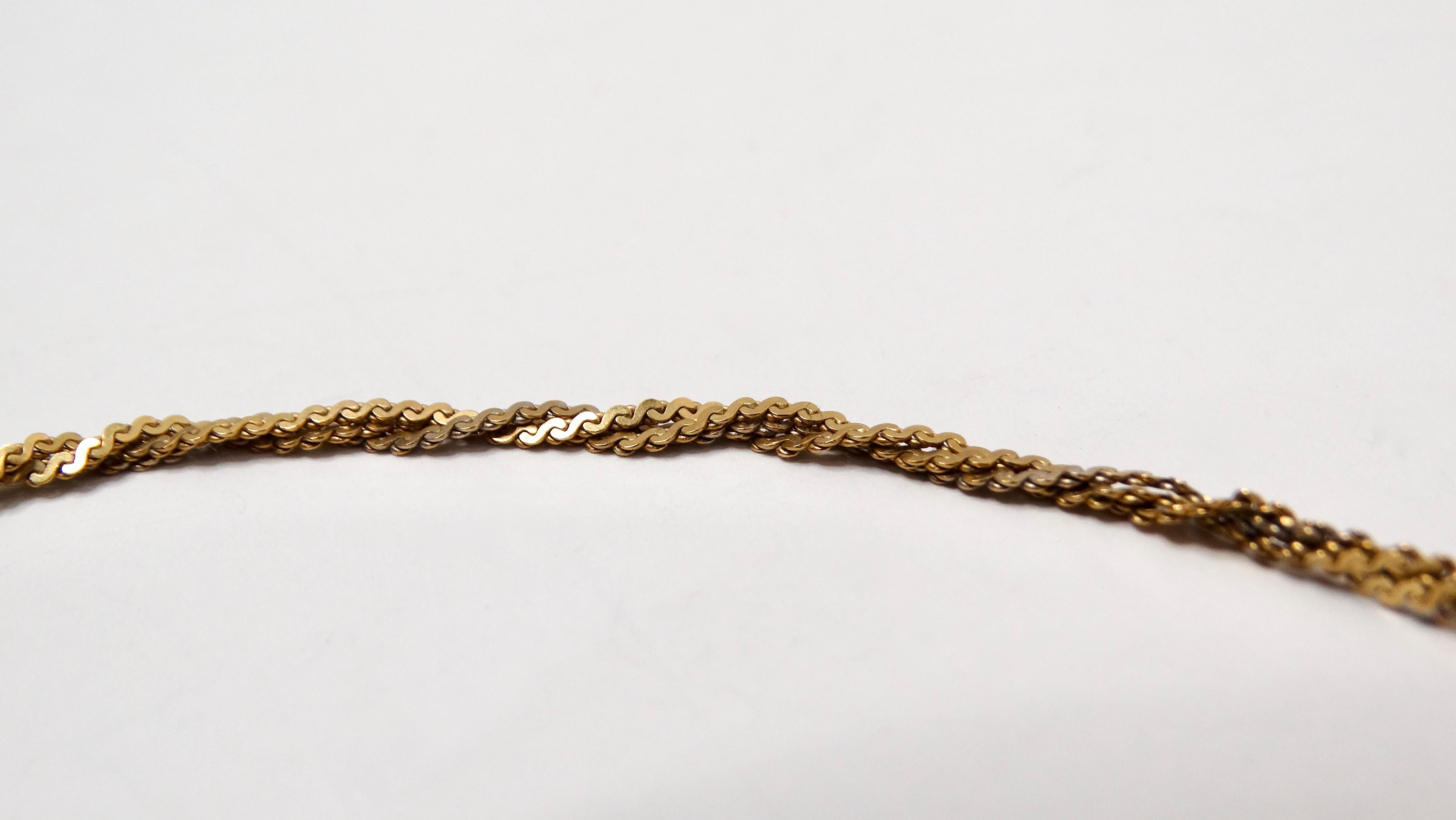 Donna 1961 Collana con medaglione a forma di cuore inciso in oro 14k con motivo a fiori di smeraldo in vendita