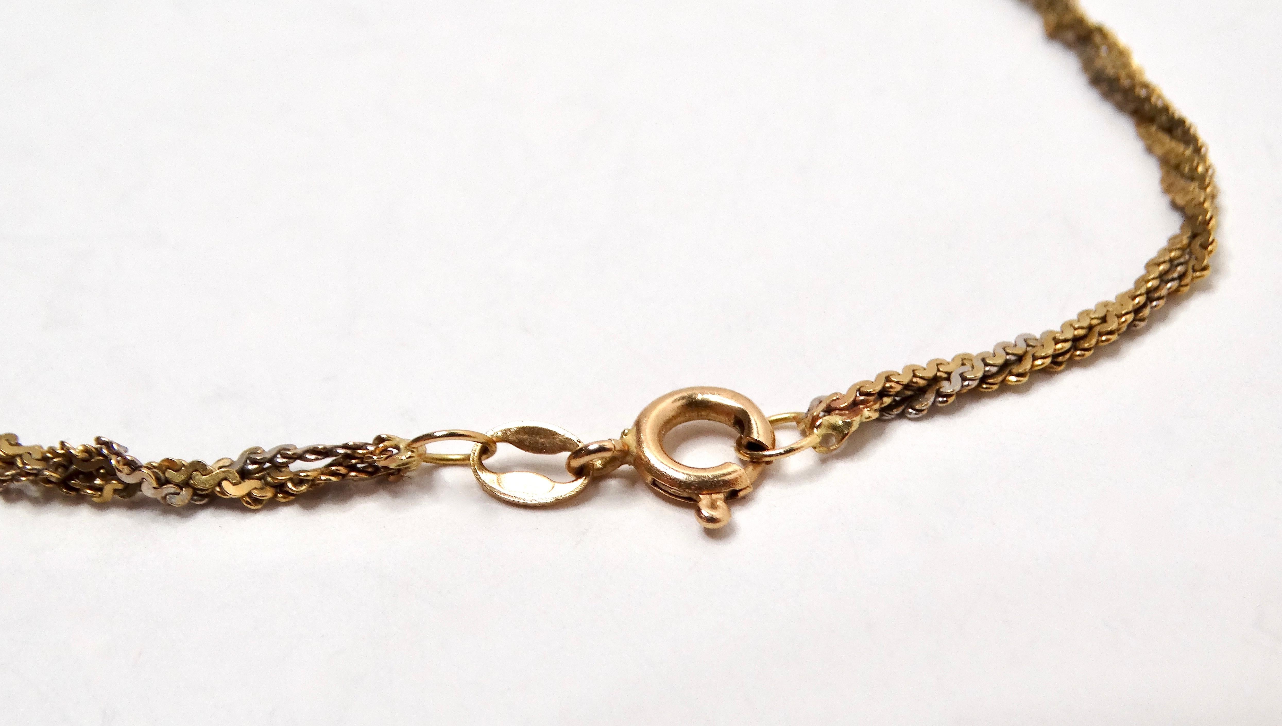 1961 Collana con medaglione a forma di cuore inciso in oro 14k con motivo a fiori di smeraldo in vendita 2