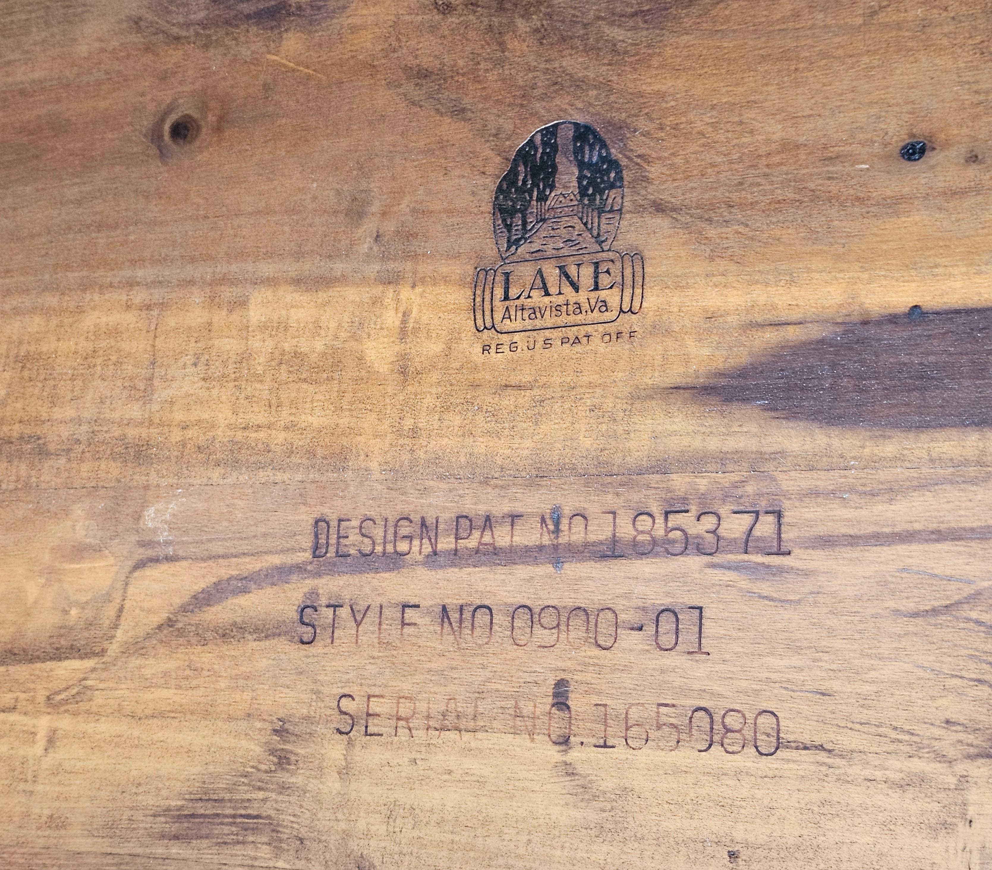 Mesa baja de nogal Lane Acclaim 1961 en venta 2