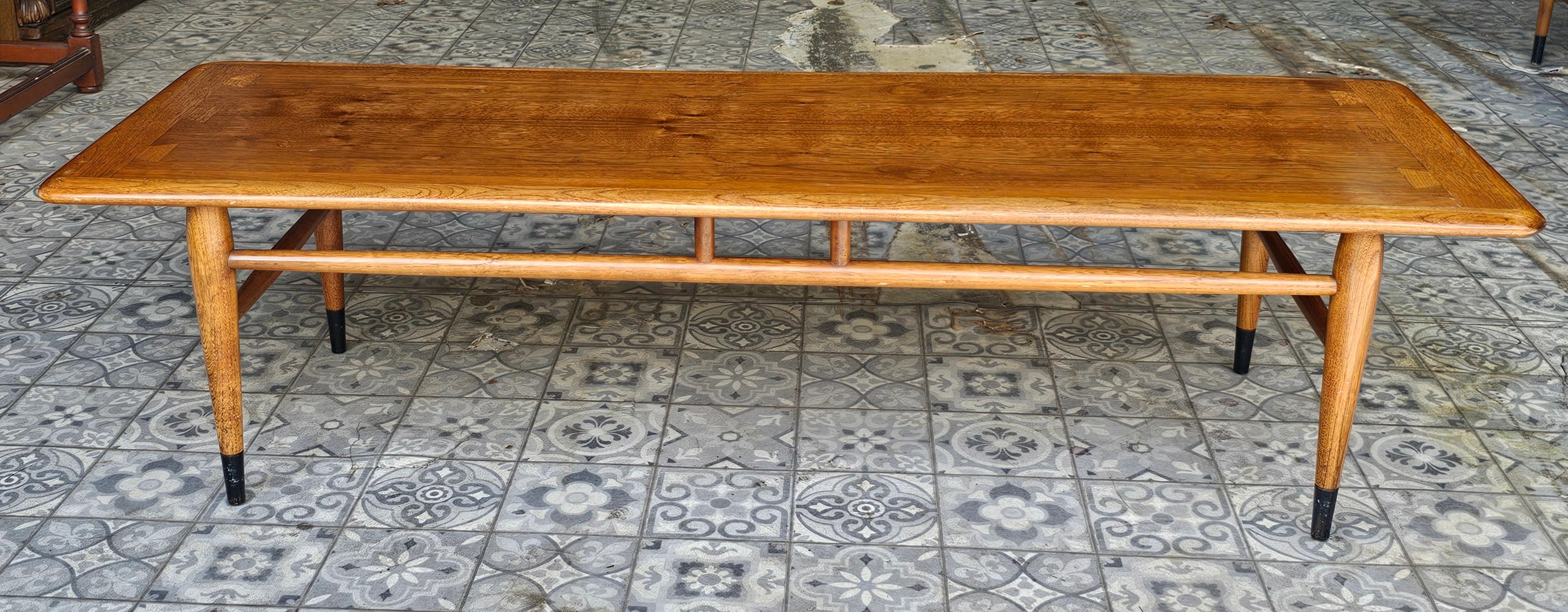 Mesa baja de nogal Lane Acclaim 1961 Moderno de mediados de siglo en venta