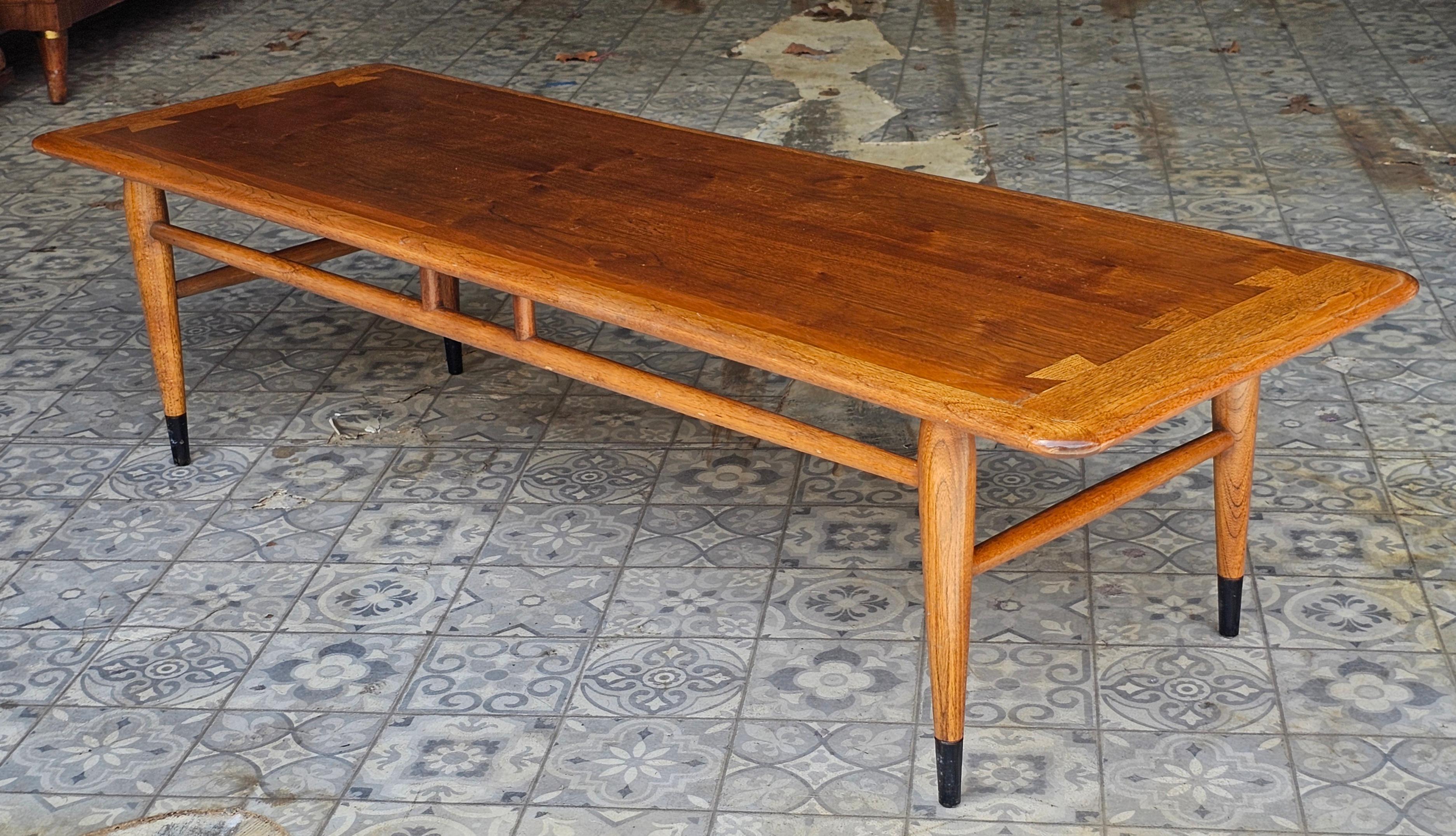 Mesa baja de nogal Lane Acclaim 1961 Estadounidense en venta