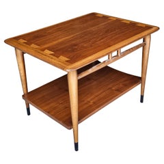 1961 Lane Acclaim Schwalbenschwanz Nussbaum Beistelltisch