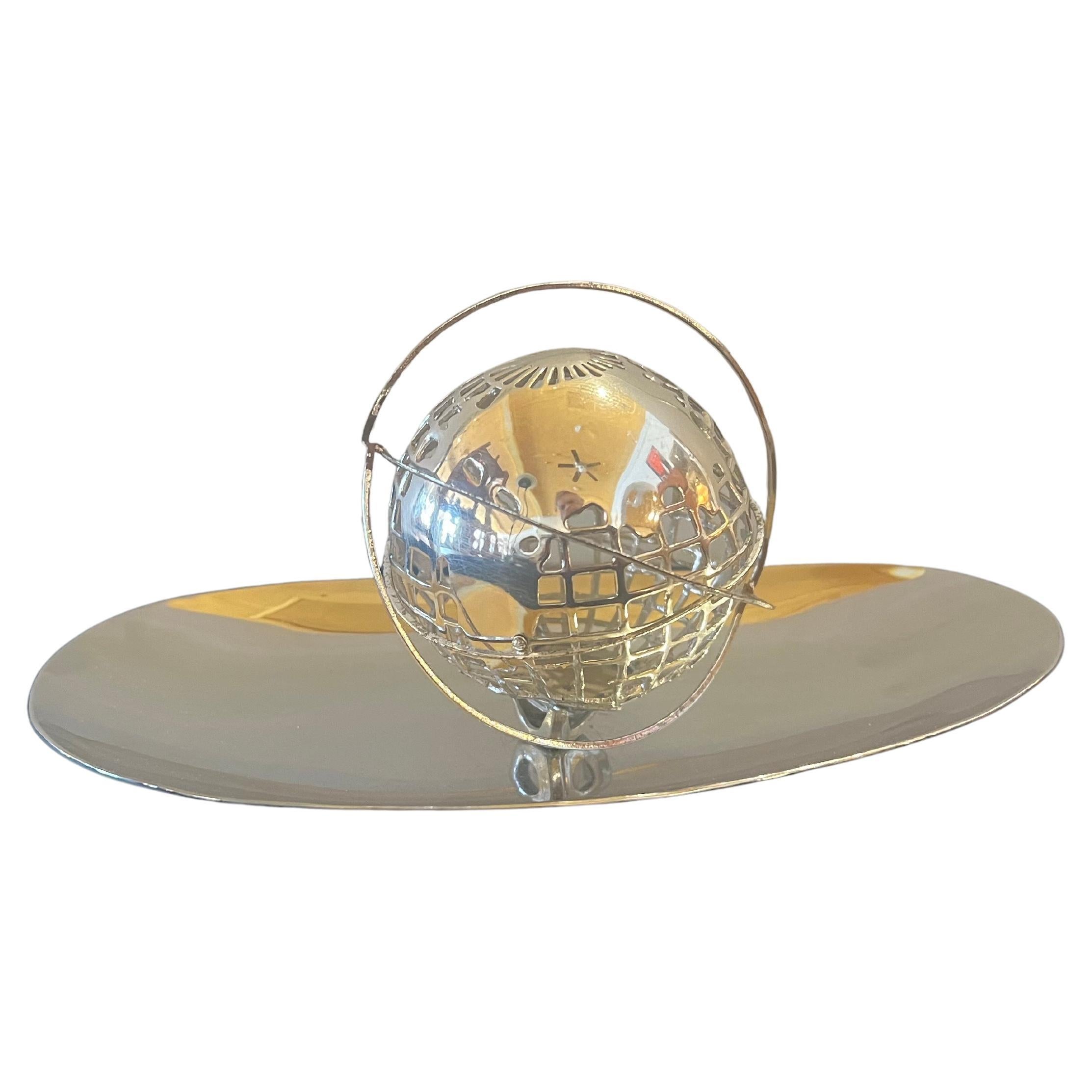 Art déco 1961 New York's World's Fair Unisphere Rare Collectible Metal Sculpture Souvenir