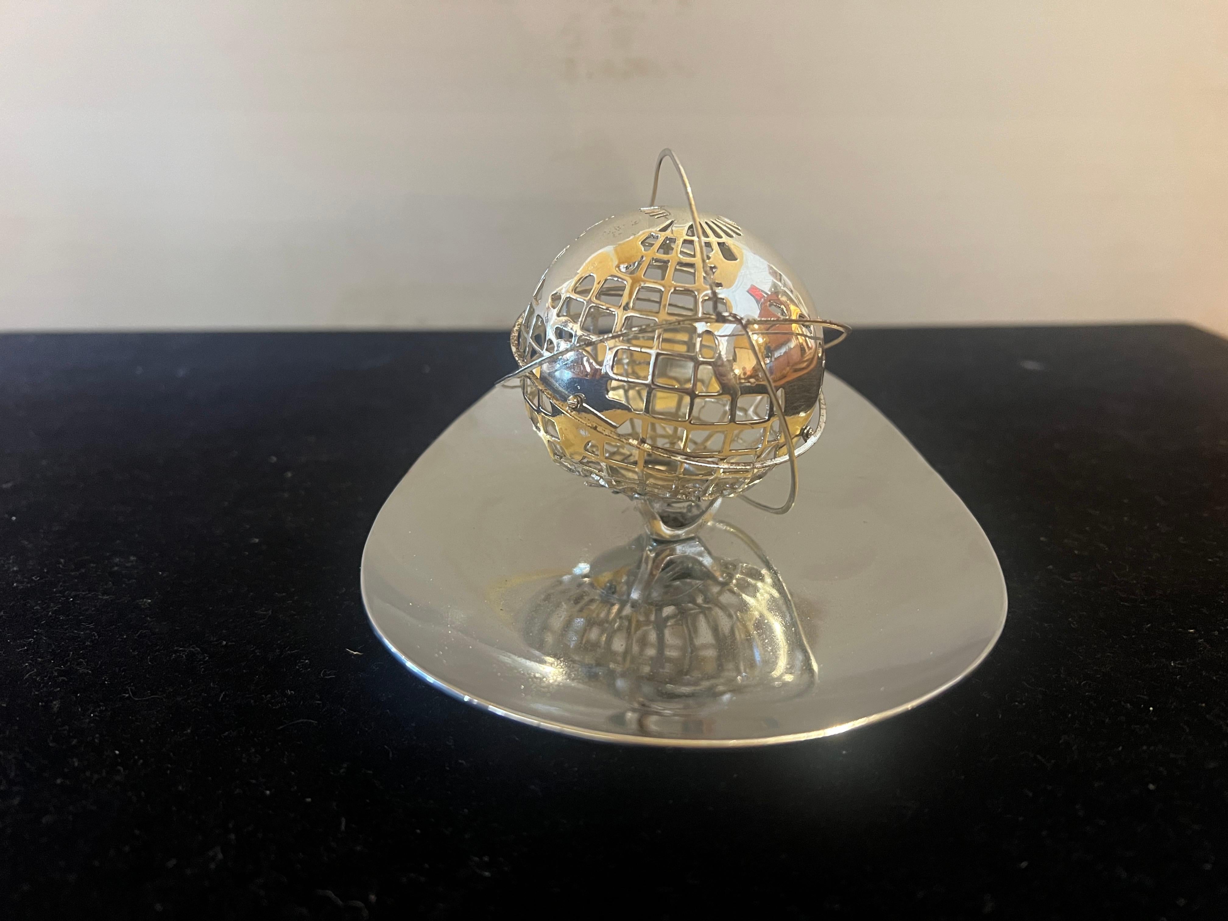 20ième siècle 1961 New York's World's Fair Unisphere Rare Collectible Metal Sculpture Souvenir