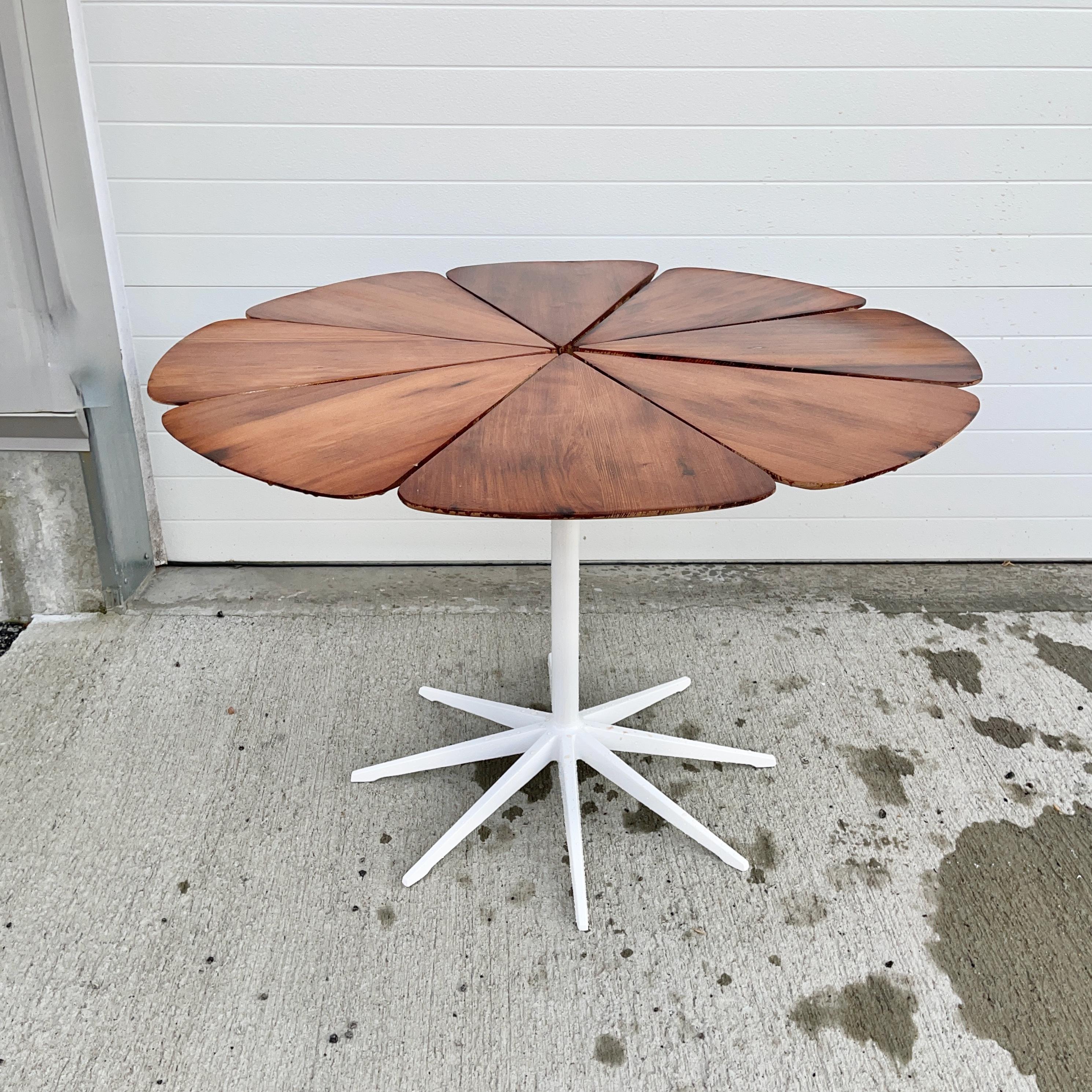 1961 Petal Dining Table by Richard Schultz for Knoll in California Redwood For Sale 3