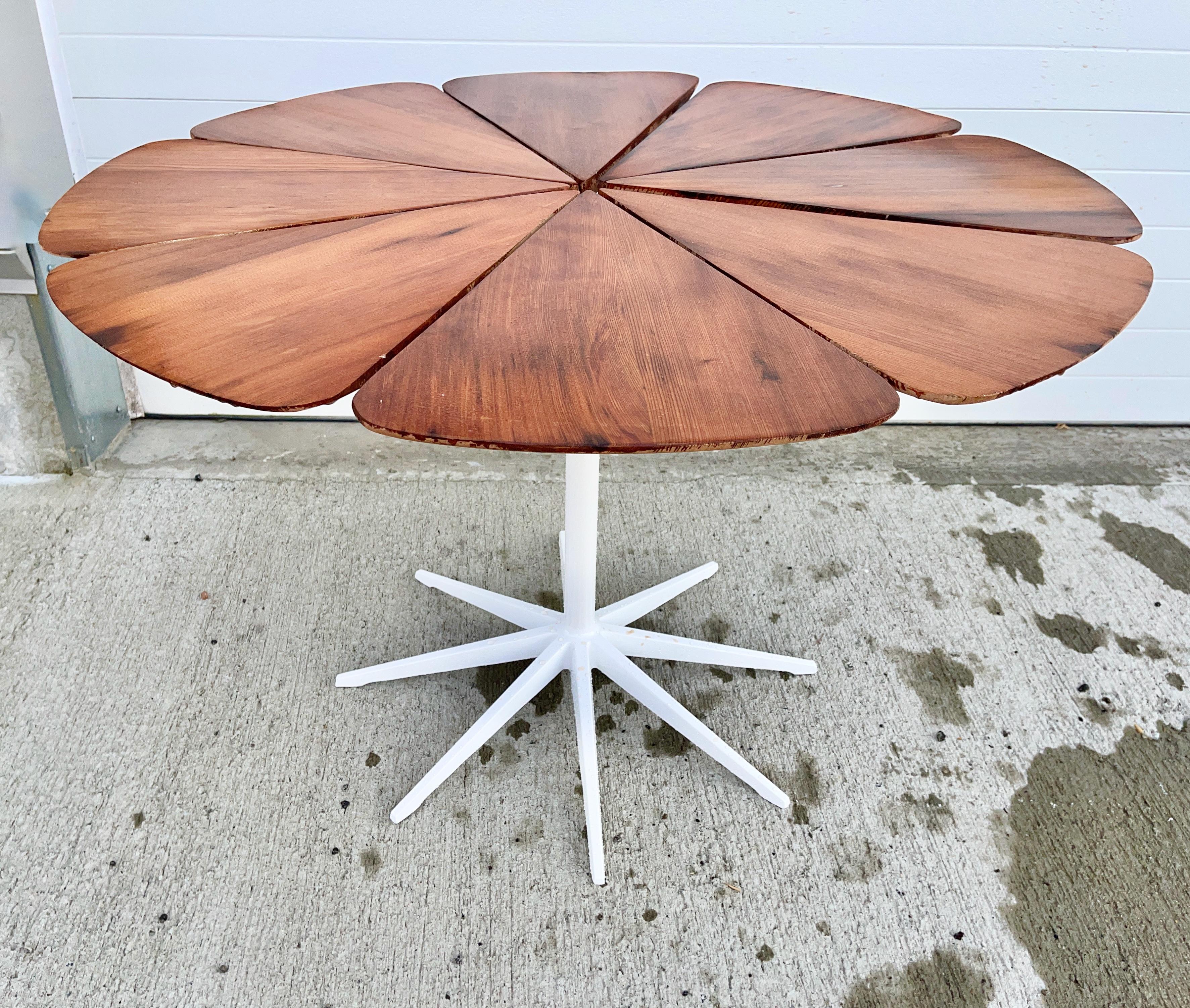 1961 Petal Dining Table by Richard Schultz for Knoll in California Redwood For Sale 4