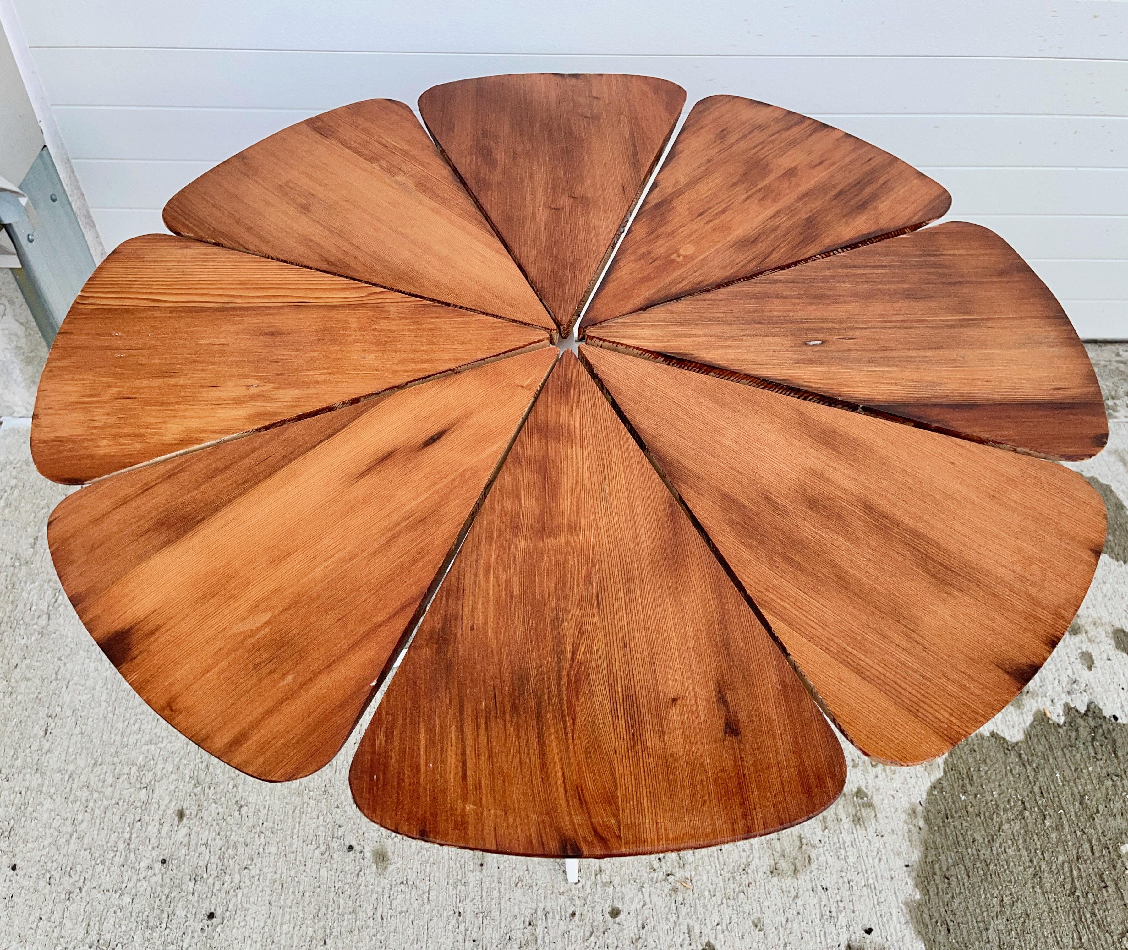 1961 Petal Dining Table by Richard Schultz for Knoll in California Redwood For Sale 5