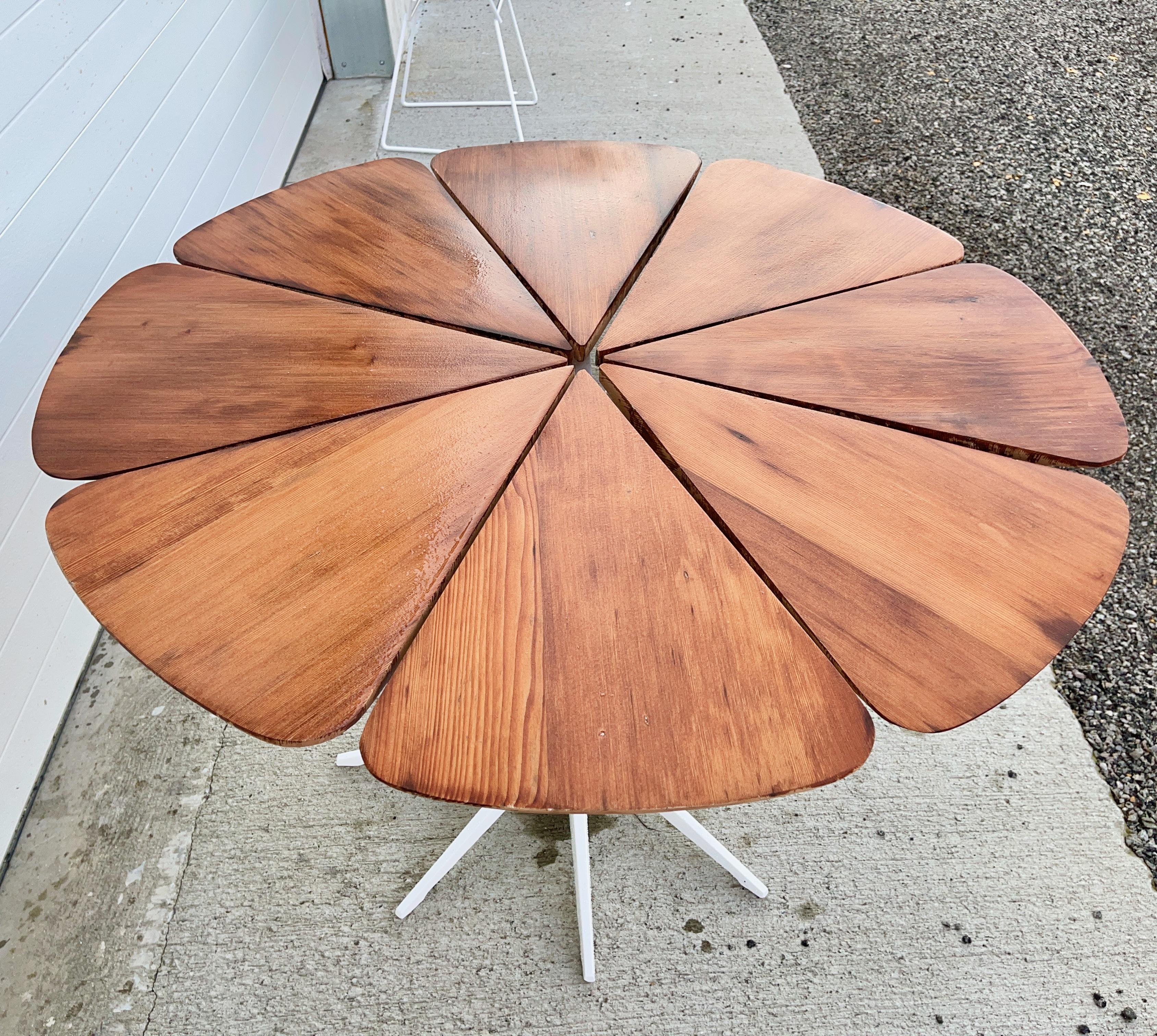 1961 Petal Dining Table by Richard Schultz for Knoll in California Redwood For Sale 6