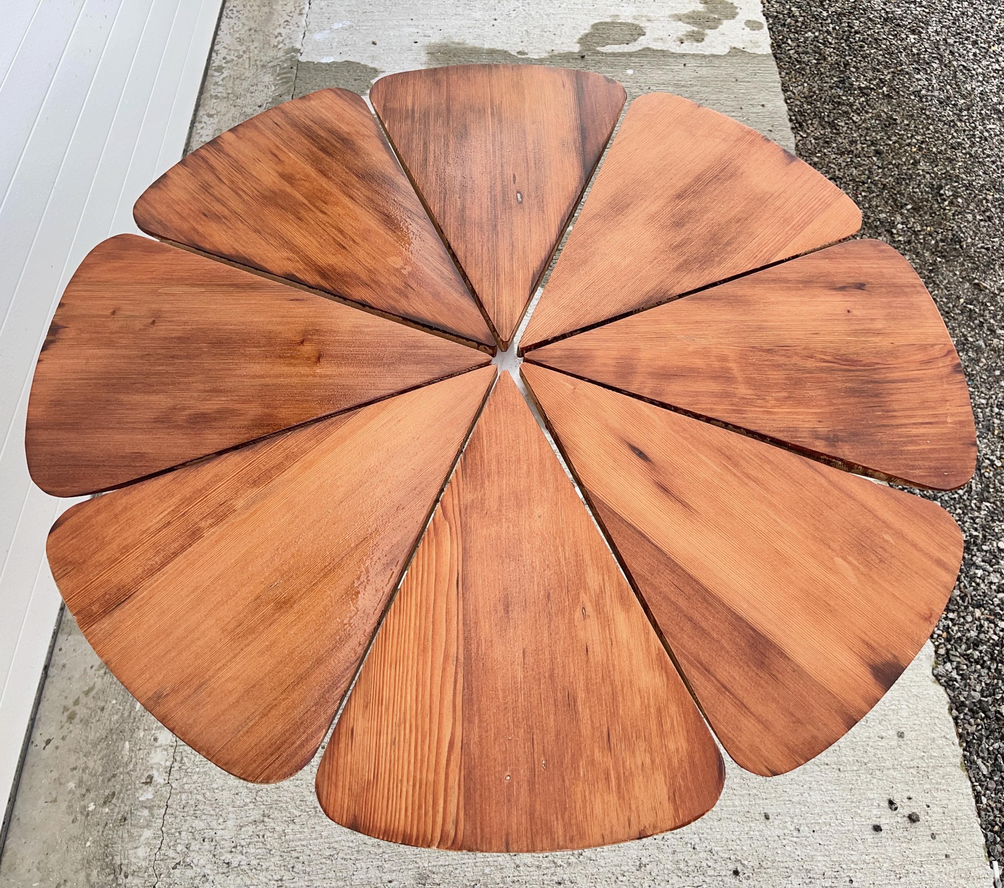 1961 Petal Dining Table by Richard Schultz for Knoll in California Redwood For Sale 7