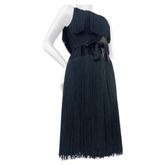 1961 For Saks Fifth Avenue Tubino in raso di seta nero con frange lunghe e pesanti