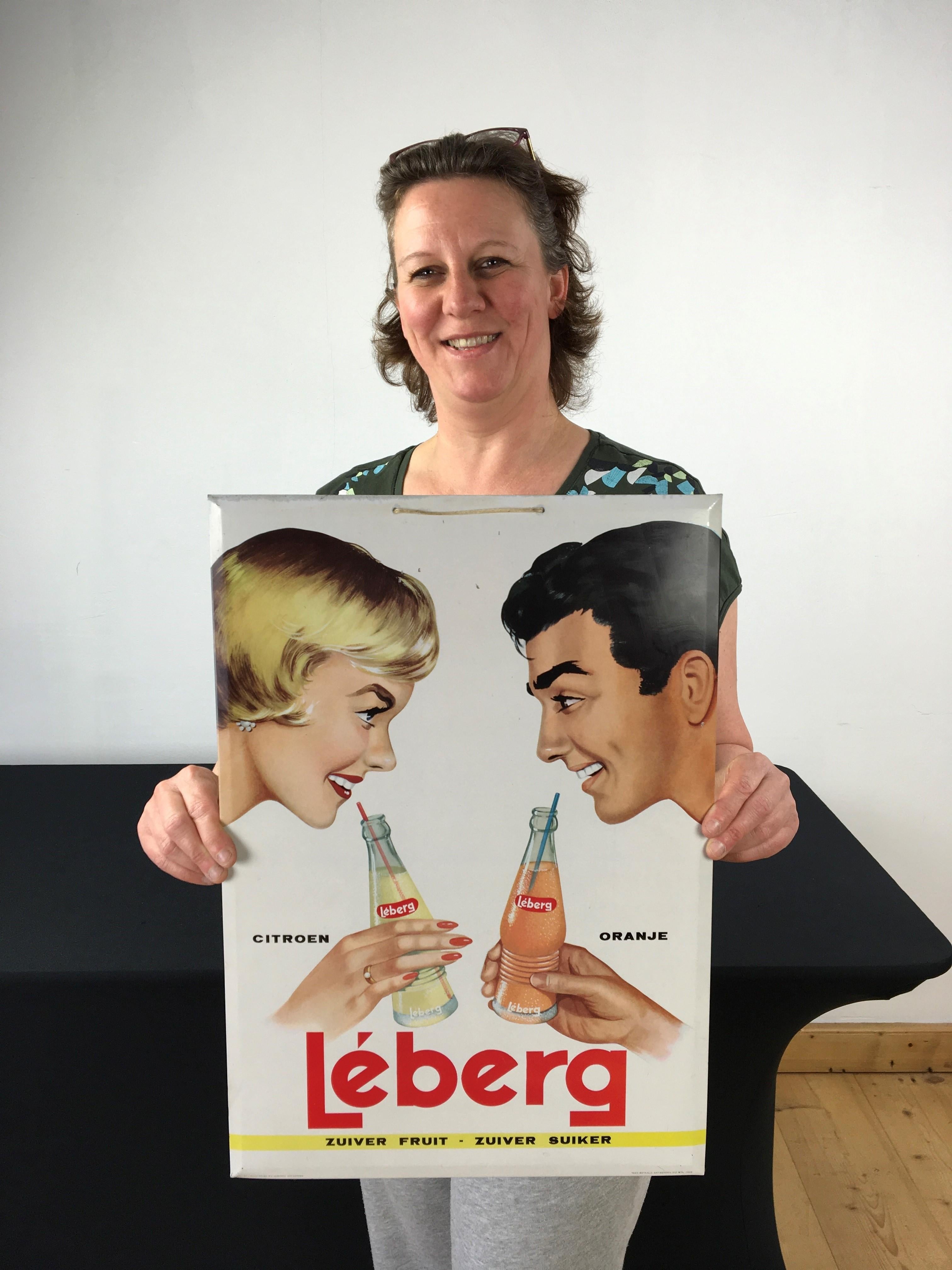 1960s tin sign for lemonade.
A romantic and cute metal advertising sign for Lemonade.
This old wall sign is dated 1961 and was made for the Belgian Company Leberg. Leberg started in 1933 with botteling water and lemonades.
A man and a woman are