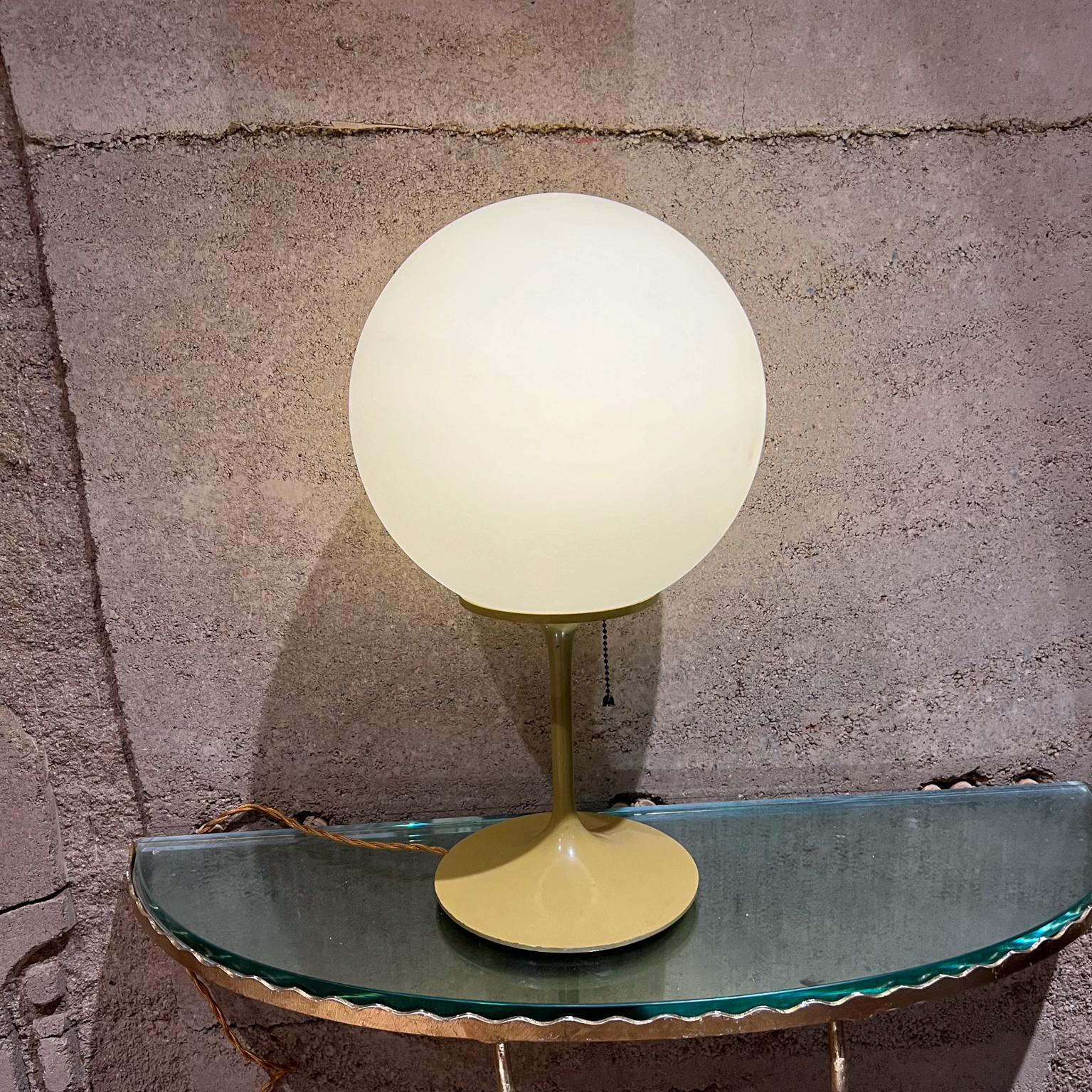Innovative and attractive design by Bill Curry Stemlite Table Lamp 1962 Iconic Design Line Los Angeles, California
Award winning Lamp was recognized for design excellence by the Pasadena Art Museum.
Named most influential lamp of the year by