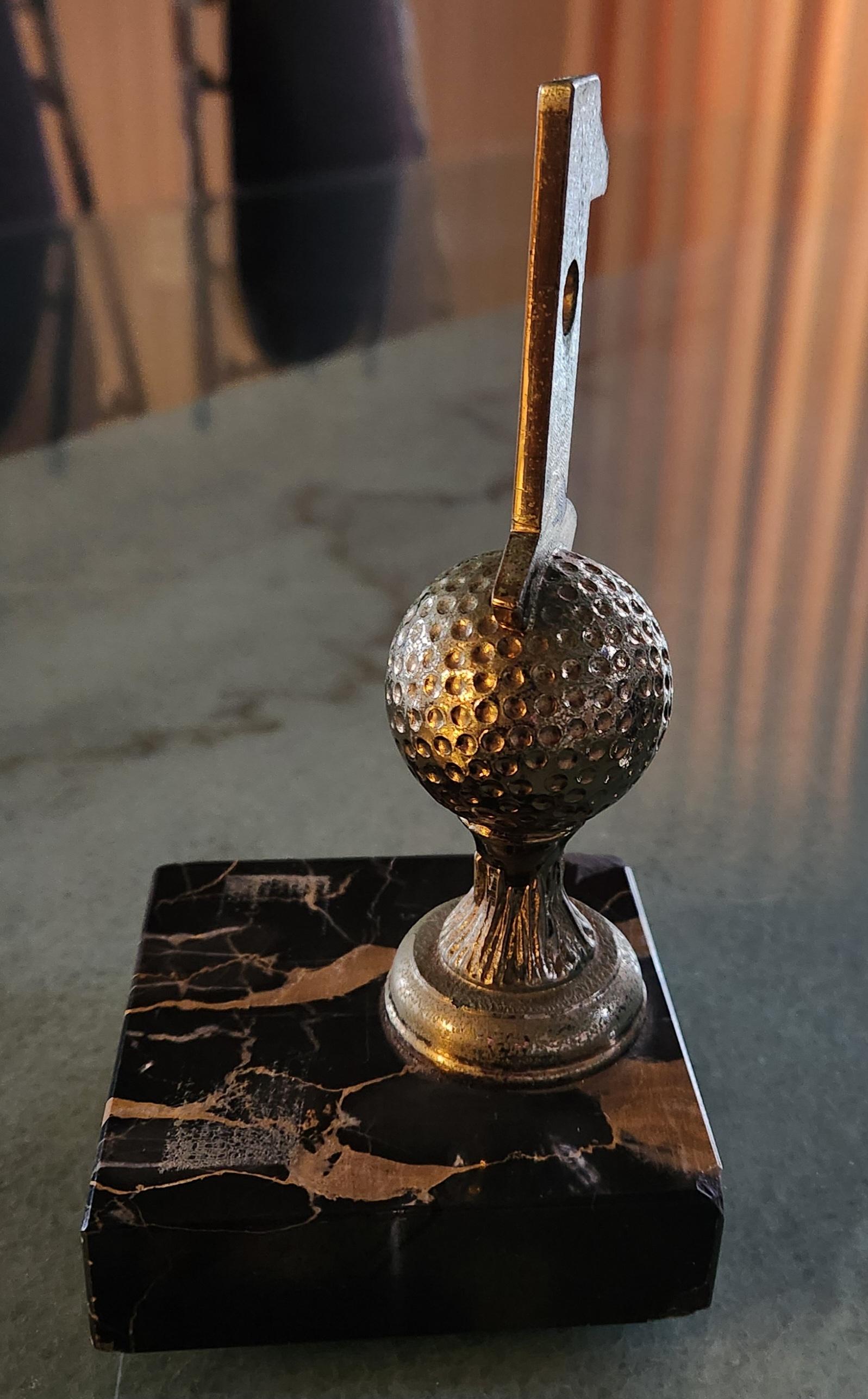1962 Trofeo Hole in One di golf con fermalibri in marmo nero in vendita 6