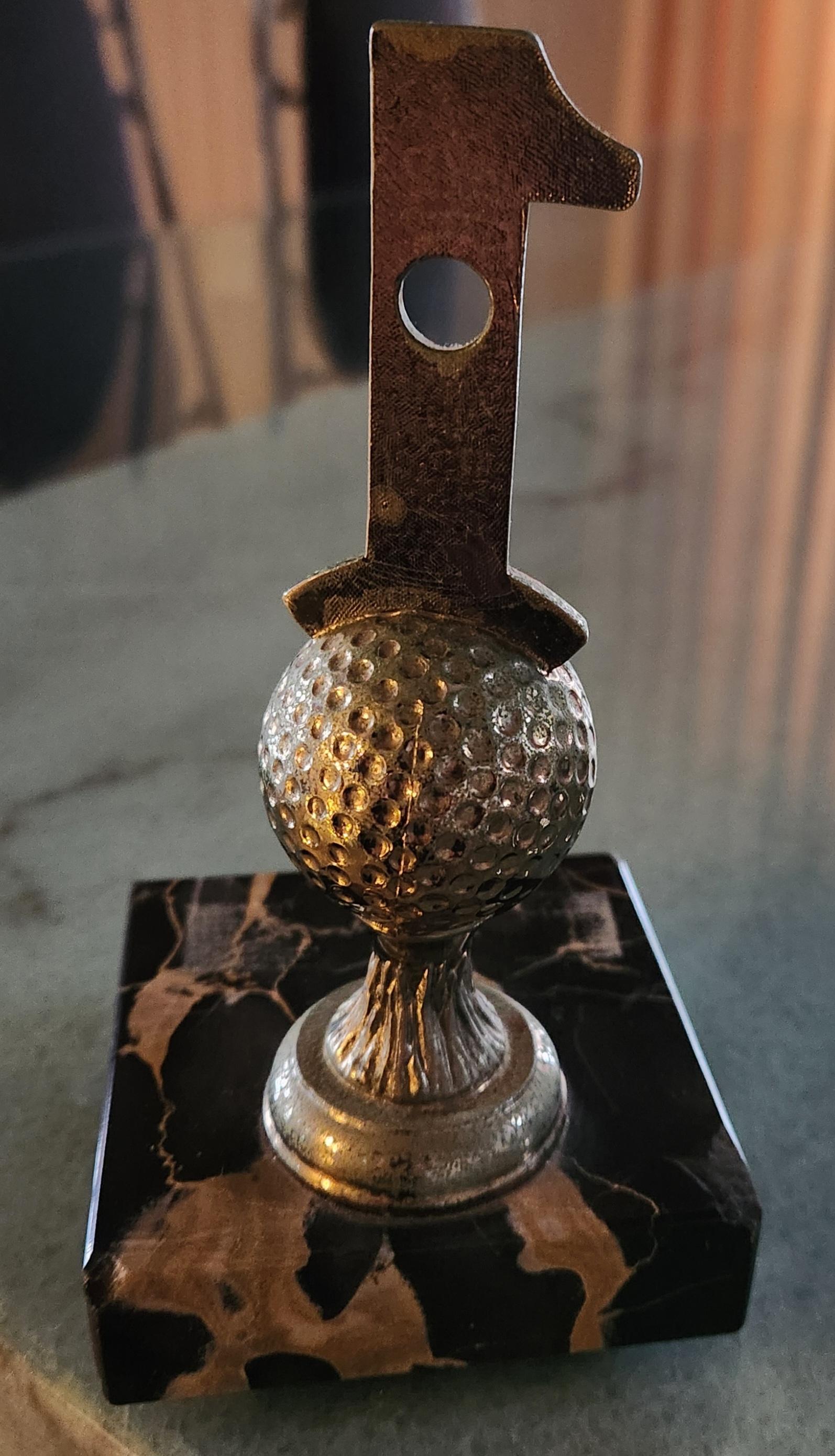 1962 Trofeo Hole in One di golf con fermalibri in marmo nero in vendita 7