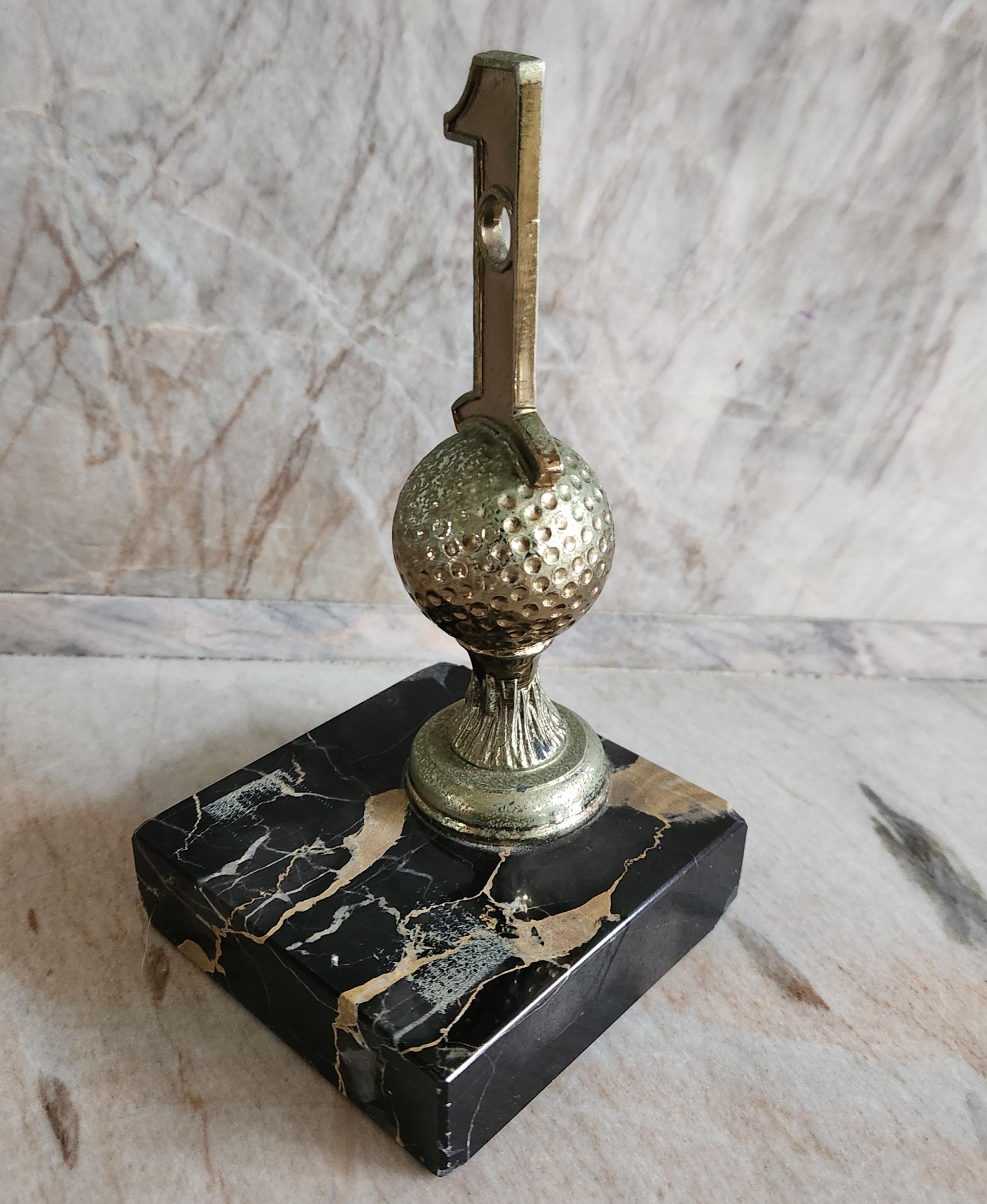 Americano 1962 Trofeo Hole in One di golf con fermalibri in marmo nero in vendita