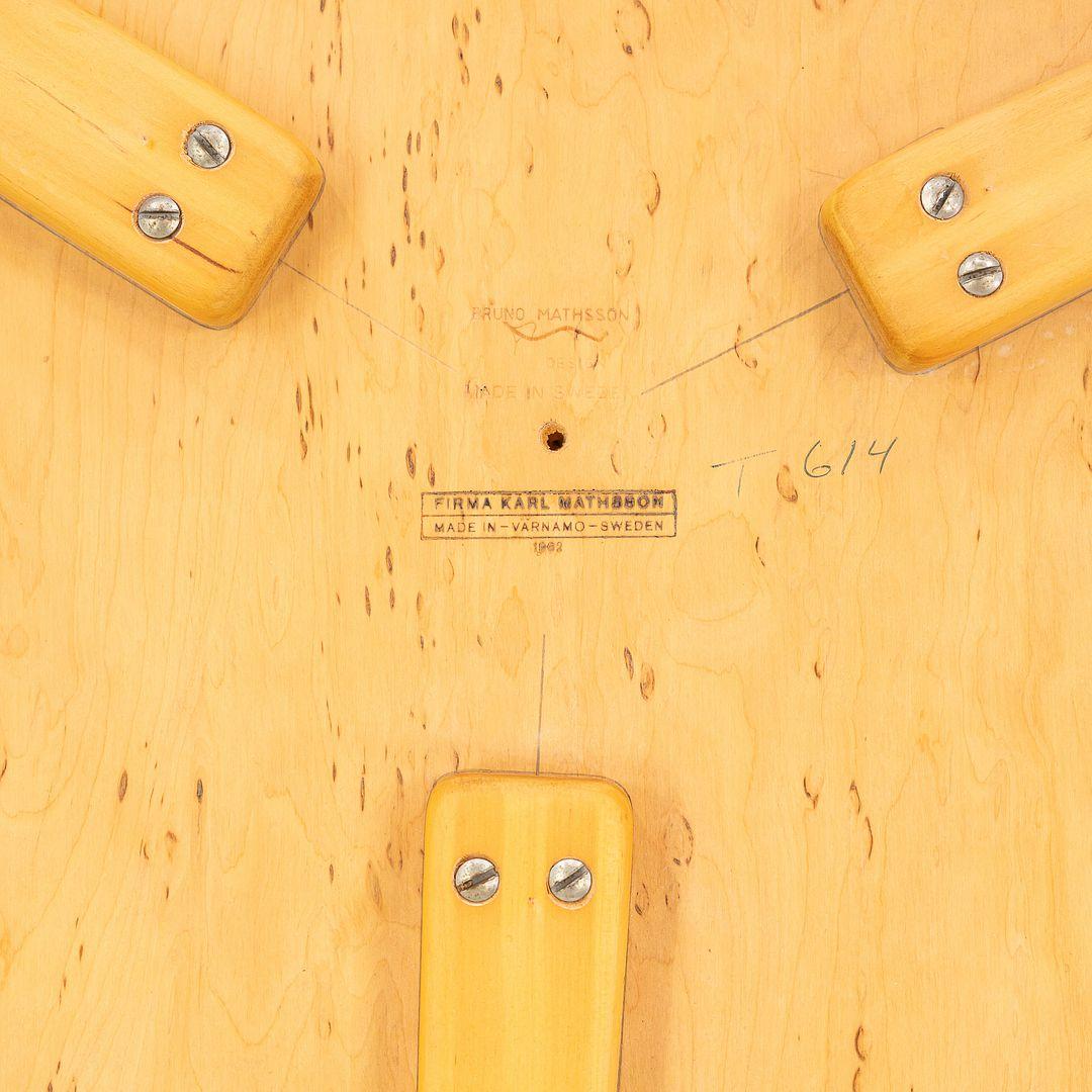 1962 Bruno Mathsson for Firma Karl Mathsson Annika Side Table w/ 18 in. Dessus en bois Bon état - En vente à Philadelphia, PA