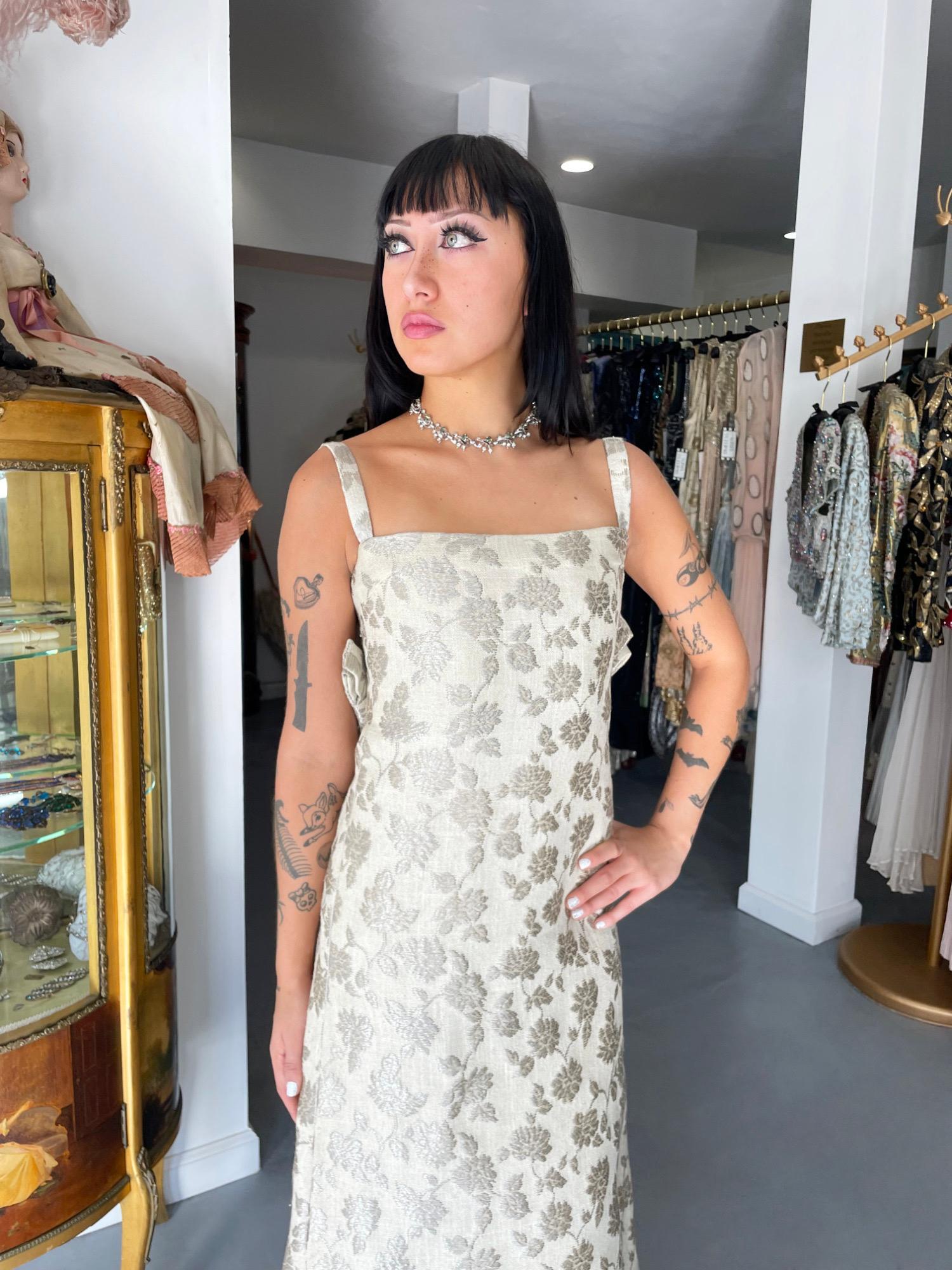 1962 Christian Dior Paris Ivory Silver Floral Silk Brocade Back-Bows Bridal Gown For Sale 2