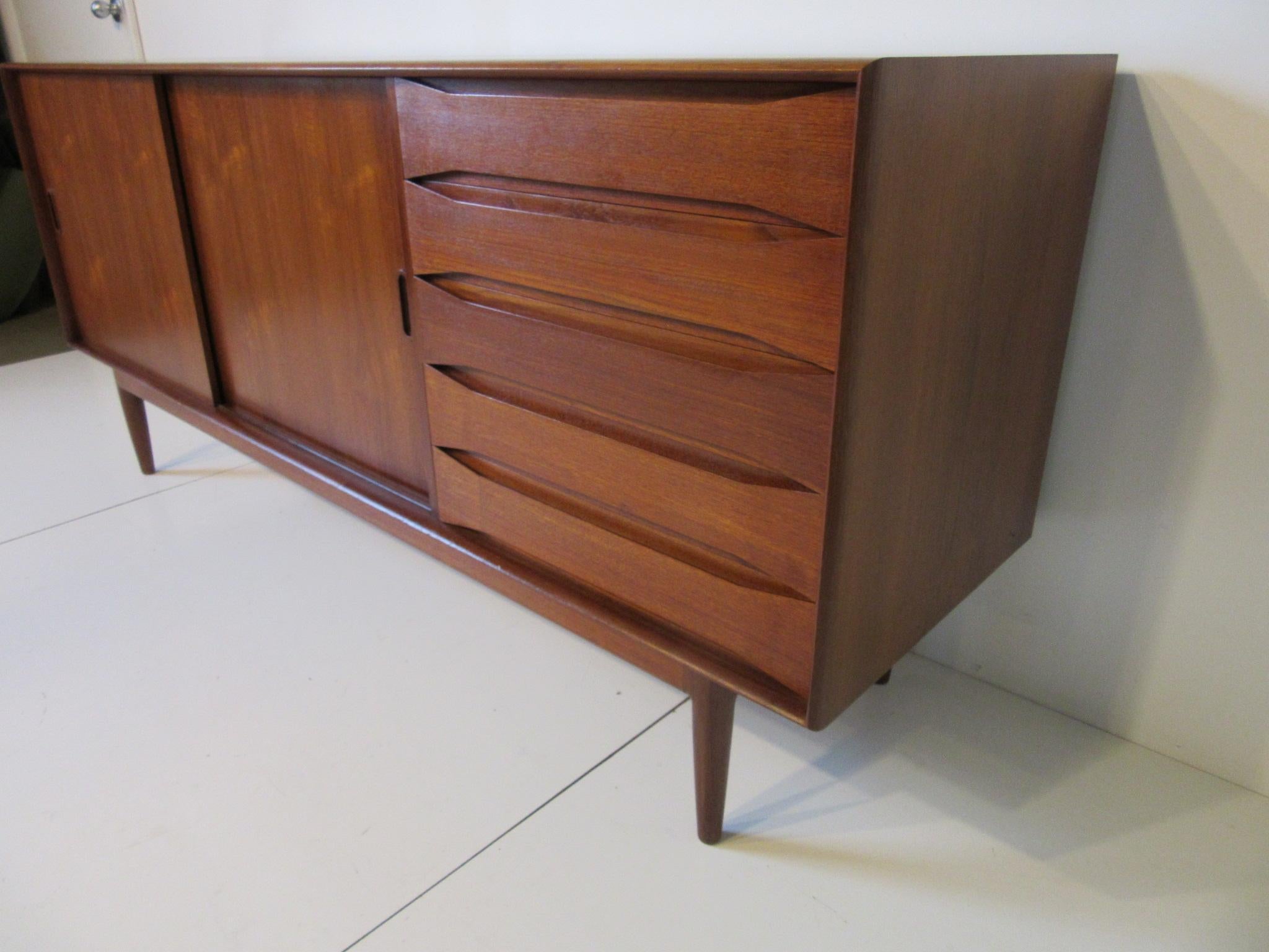 1962 Danish Teak Credenza in the Style of Johannes Aasbjerg and Arne Vodder In Good Condition In Cincinnati, OH