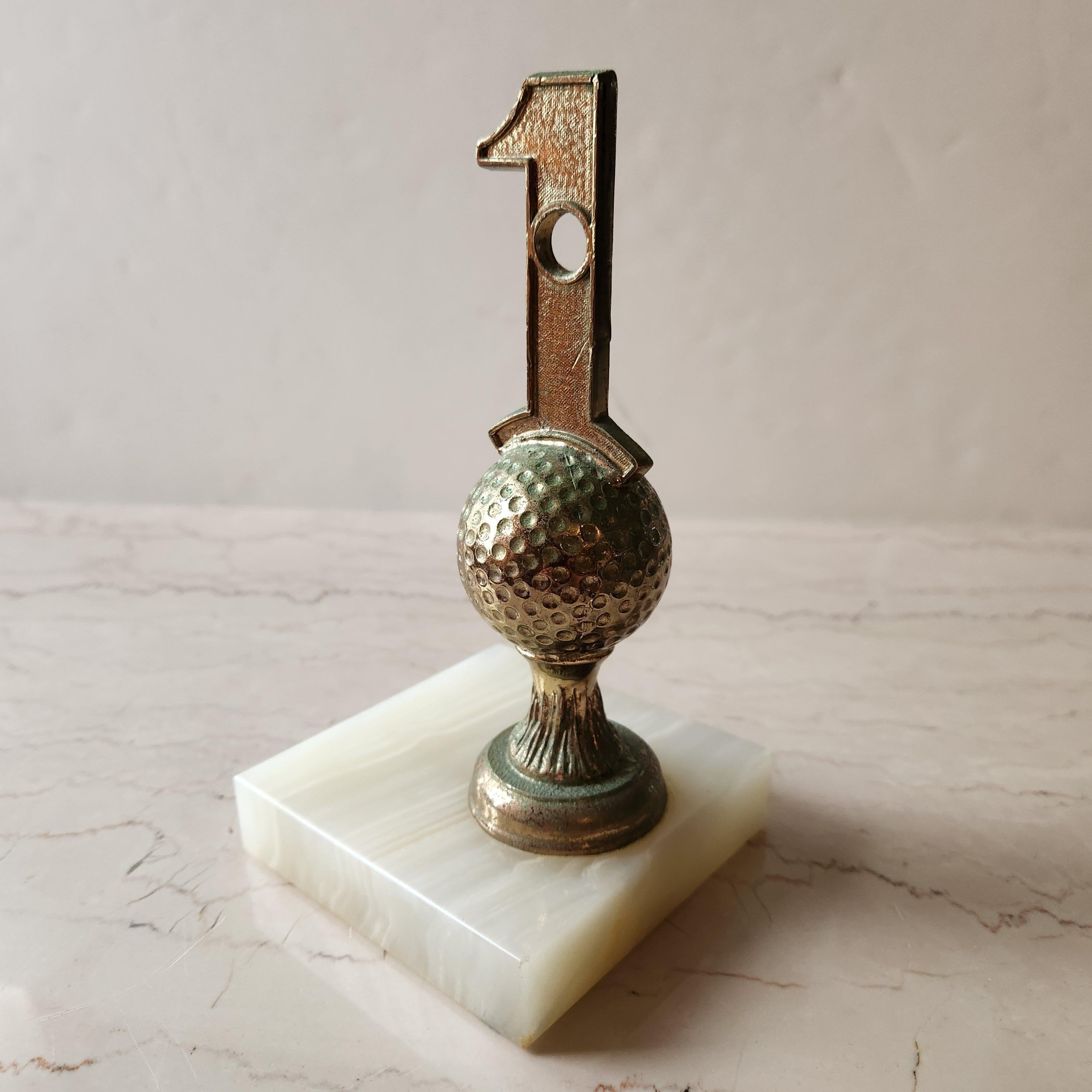 Americano 1962 Fermalibro da golf Hole in One Trophy Base in pietra d'alabastro in vendita