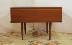 Table d'appoint à tiroir de Mel Smilow, en noyer et Oak, 1962