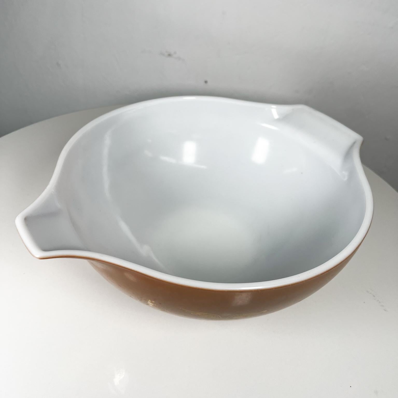 1962 Pyrex Early American Heritage Mixing Bowl Cinderella Brown For Sale 2