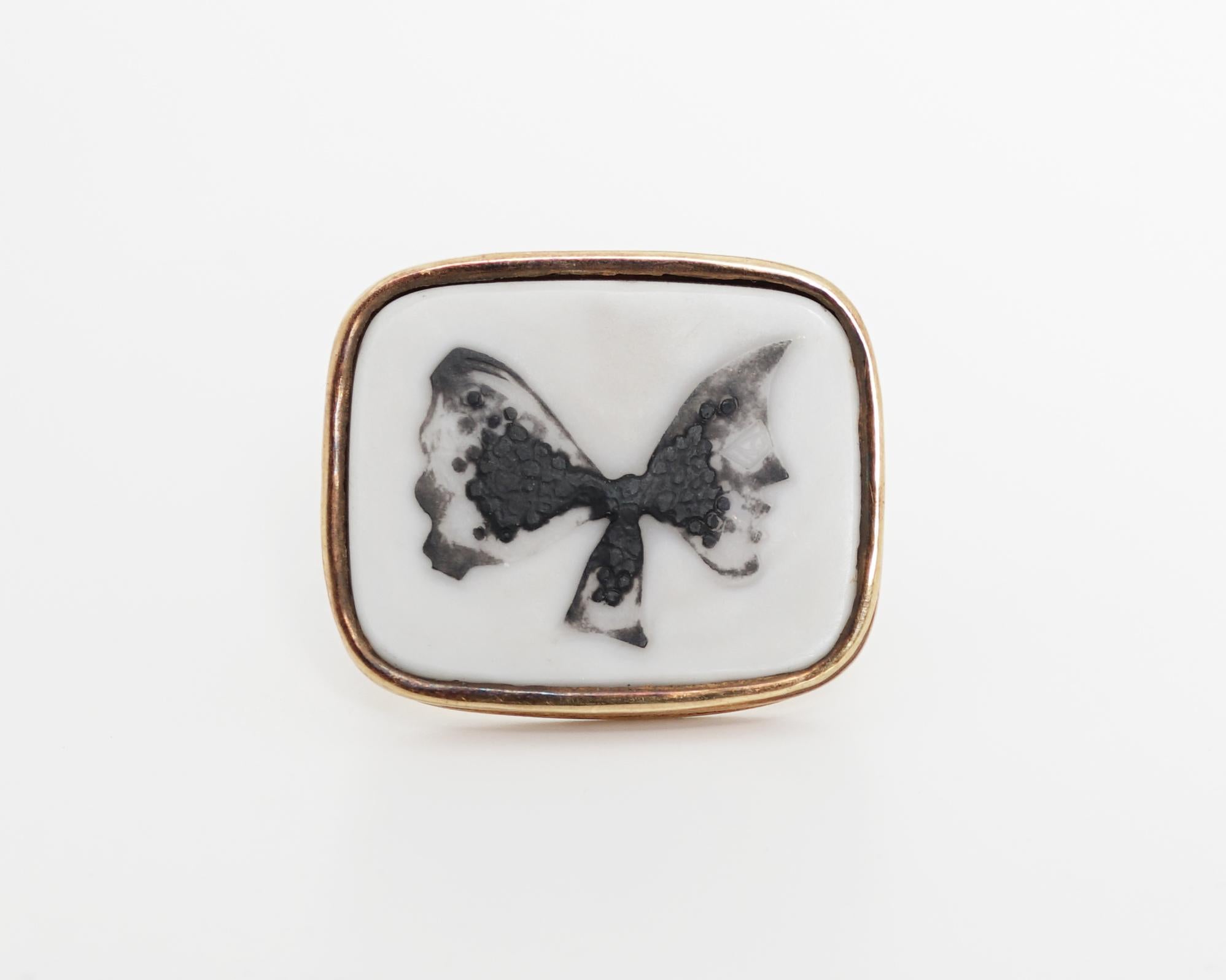 Express Shipping still available during Lockdown

Very Rare 18K gold (marked), Onyx and White Agate cameo Brooch, called 'Selene' by Georges Braque (1882-1963), inventor of cubism. 

This Brooch was manufactured by Heger de Loewenfeld after the