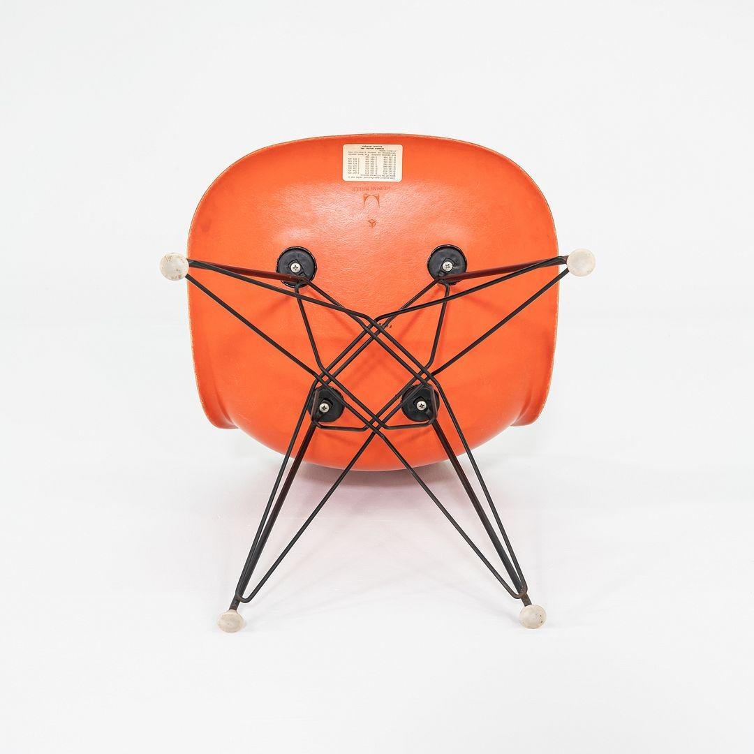 1962 Set di quattro sedie da pranzo a conchiglia Herman Miller Eames DSR in fibra di vetro in vendita 4