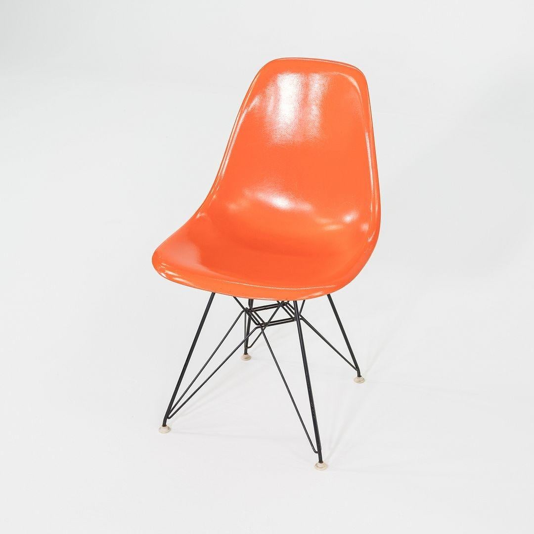 Acciaio 1962 Set di quattro sedie da pranzo a conchiglia Herman Miller Eames DSR in fibra di vetro in vendita