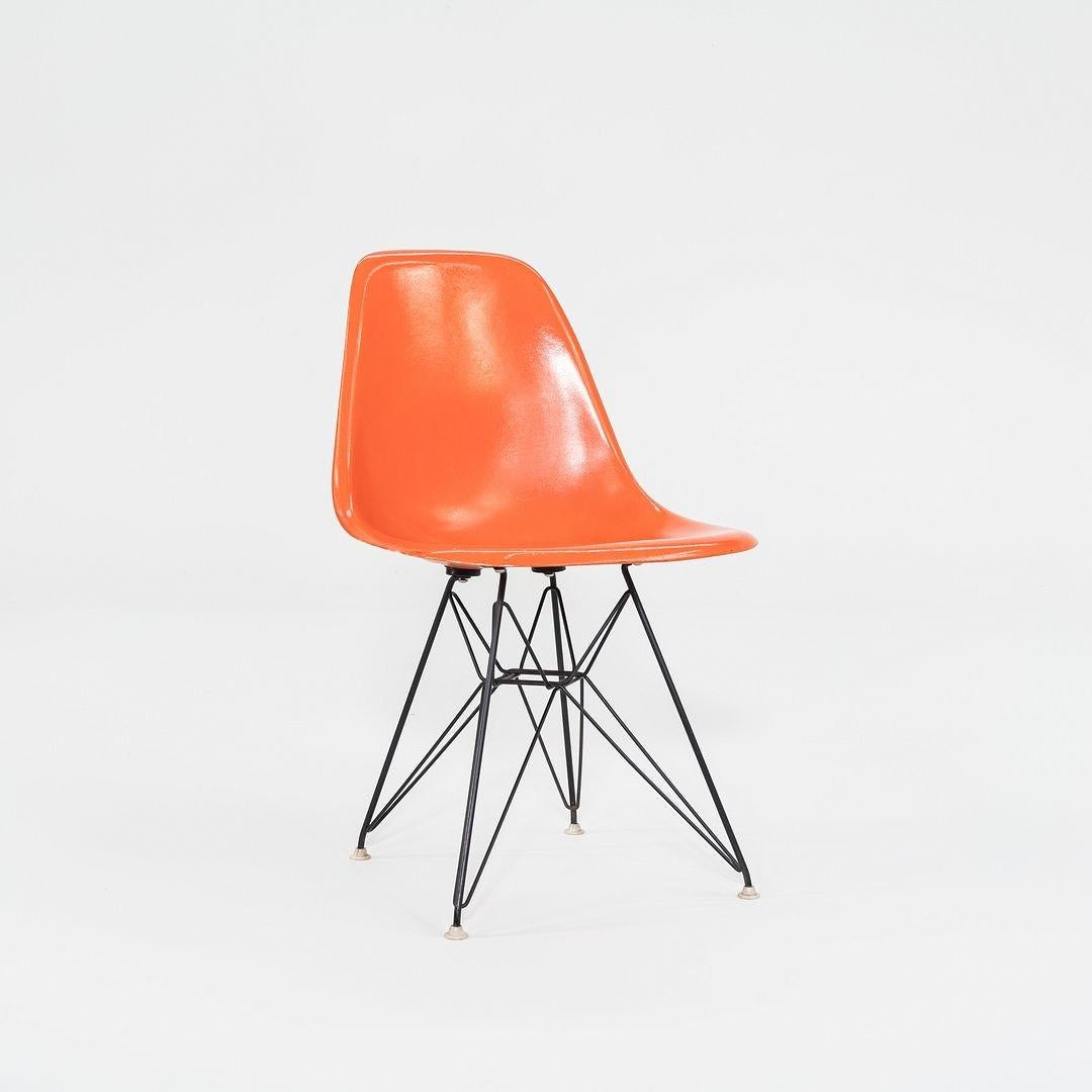 1962 Set di quattro sedie da pranzo a conchiglia Herman Miller Eames DSR in fibra di vetro in vendita 1
