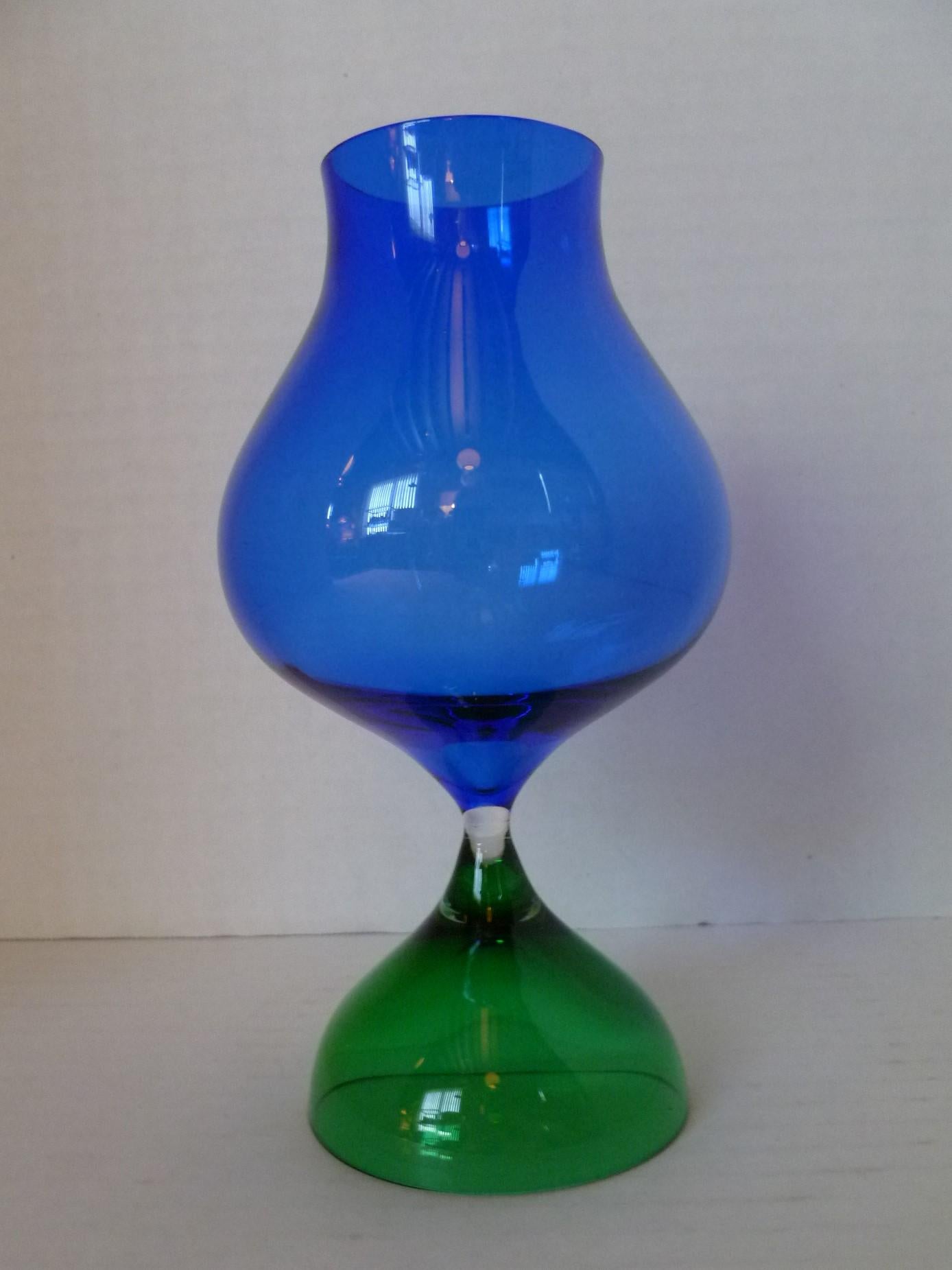 Swedish 1962 Vicke Lindstrand for Kosta Mid-Century Modern Hourglass Glass Vessel Sweden
