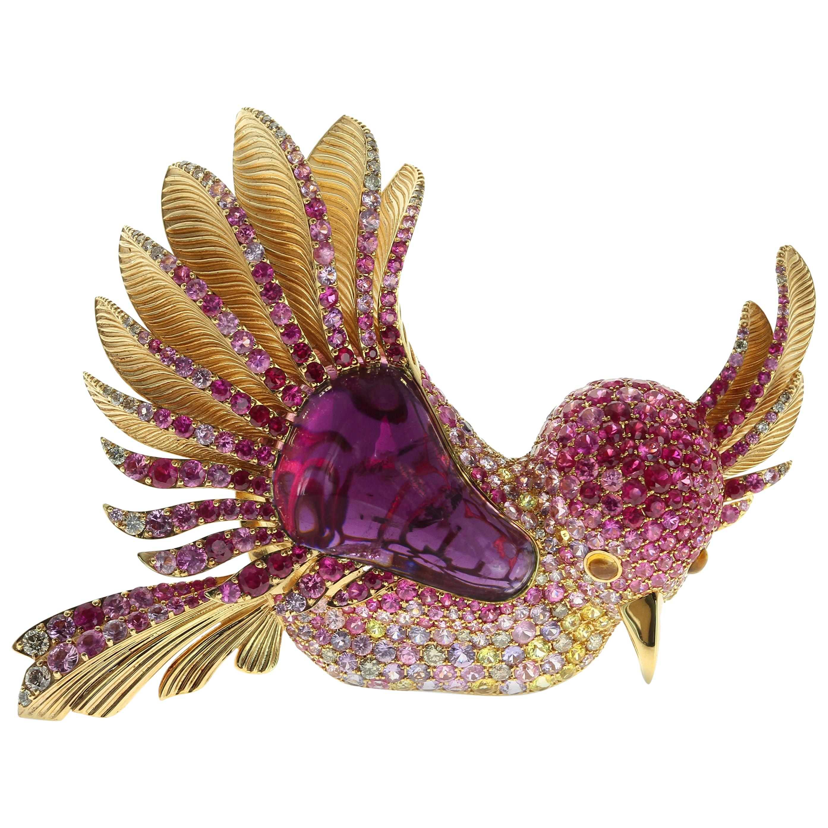 Colibri-Vogelbrosche, Rubelit Turmalin 19,63 Karat 18 Karat Gelbgold im Angebot