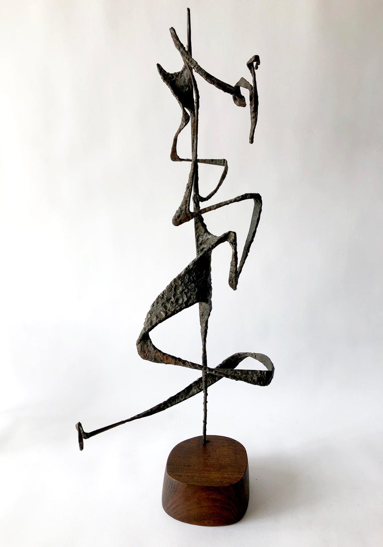 1963 G. Aron Abstract American Modernist Iron Sculpture on Wood Base In Good Condition For Sale In Pasadena, CA
