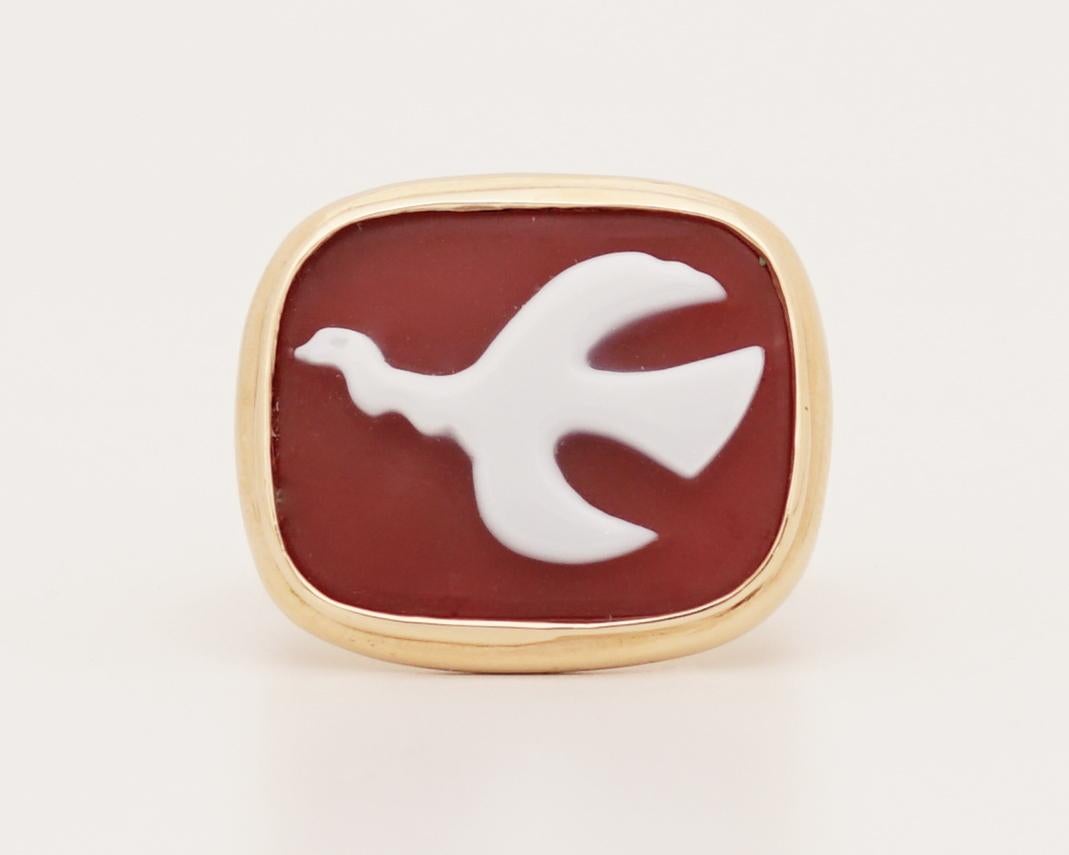 Very Rare 18K gold (marked) and Cornelian cameo ring by Georges Braque (1882-1963), inventor of cubism.
This ring feature the bird 