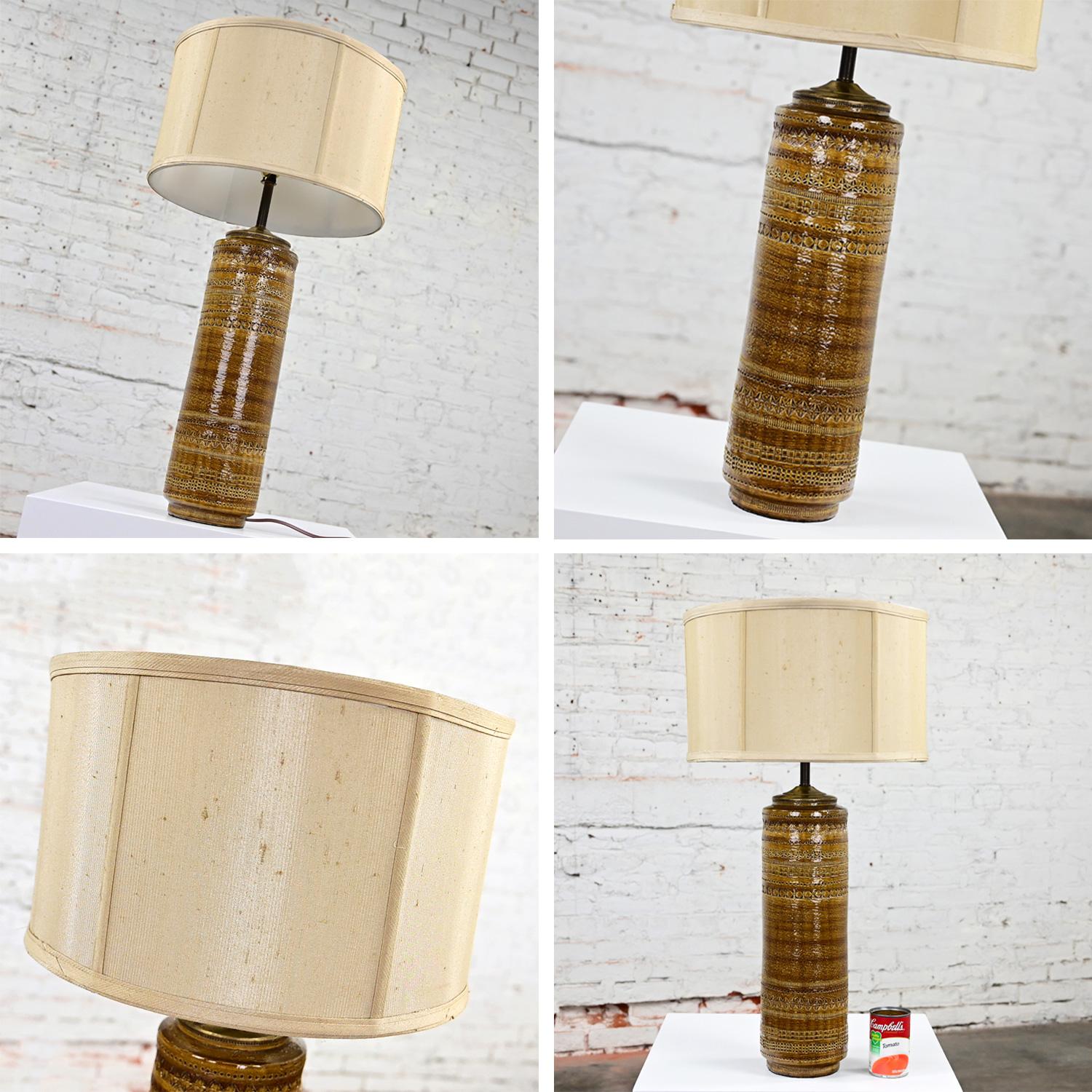 Metà XX secolo 1963 Lampada da tavolo in ceramica italiana MCM di Aldo Londi per Bitossi a Rimini Ambra in vendita