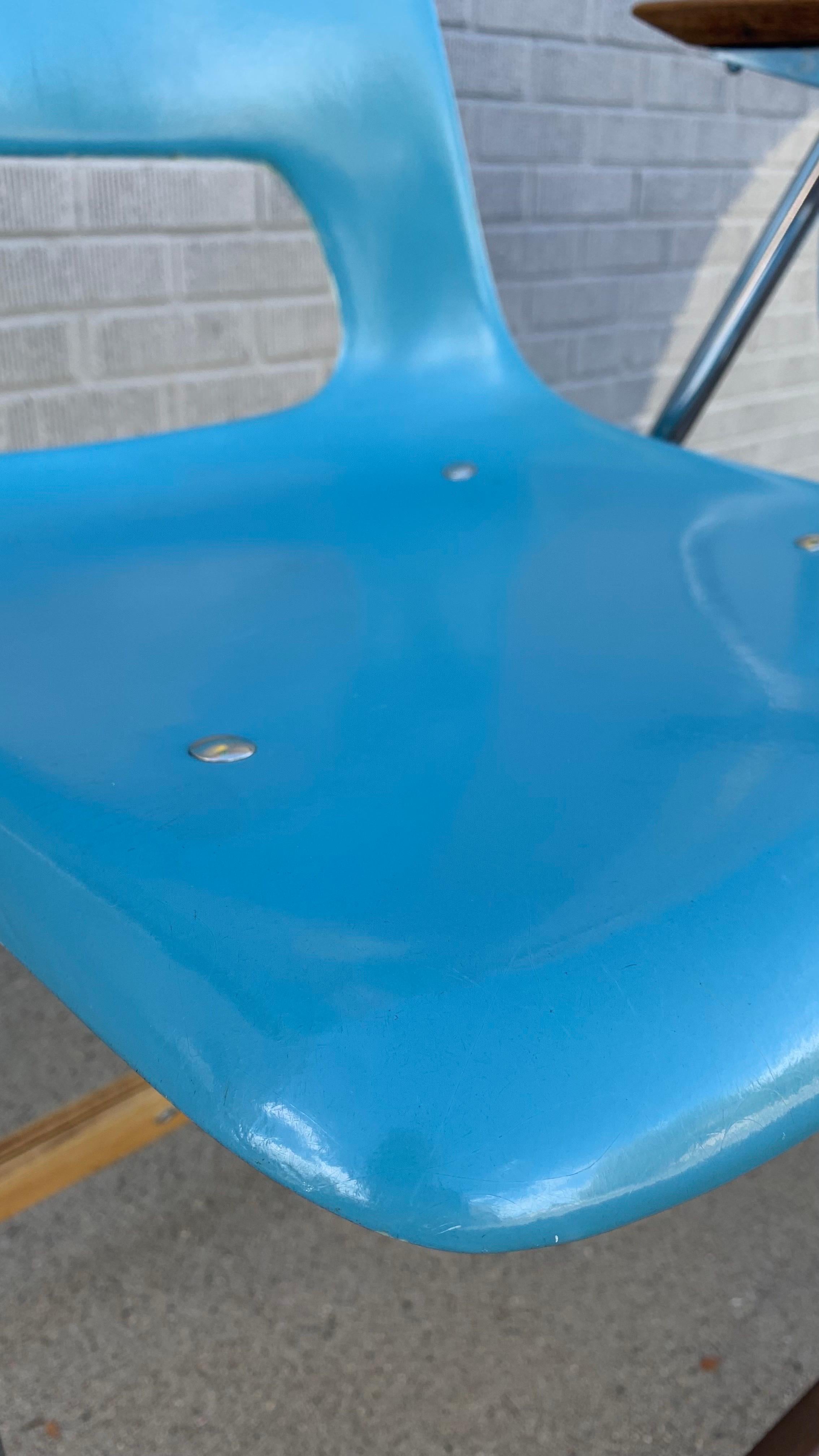 1963 Turquoise Fiberglass Brunswick Stools, pair For Sale 3