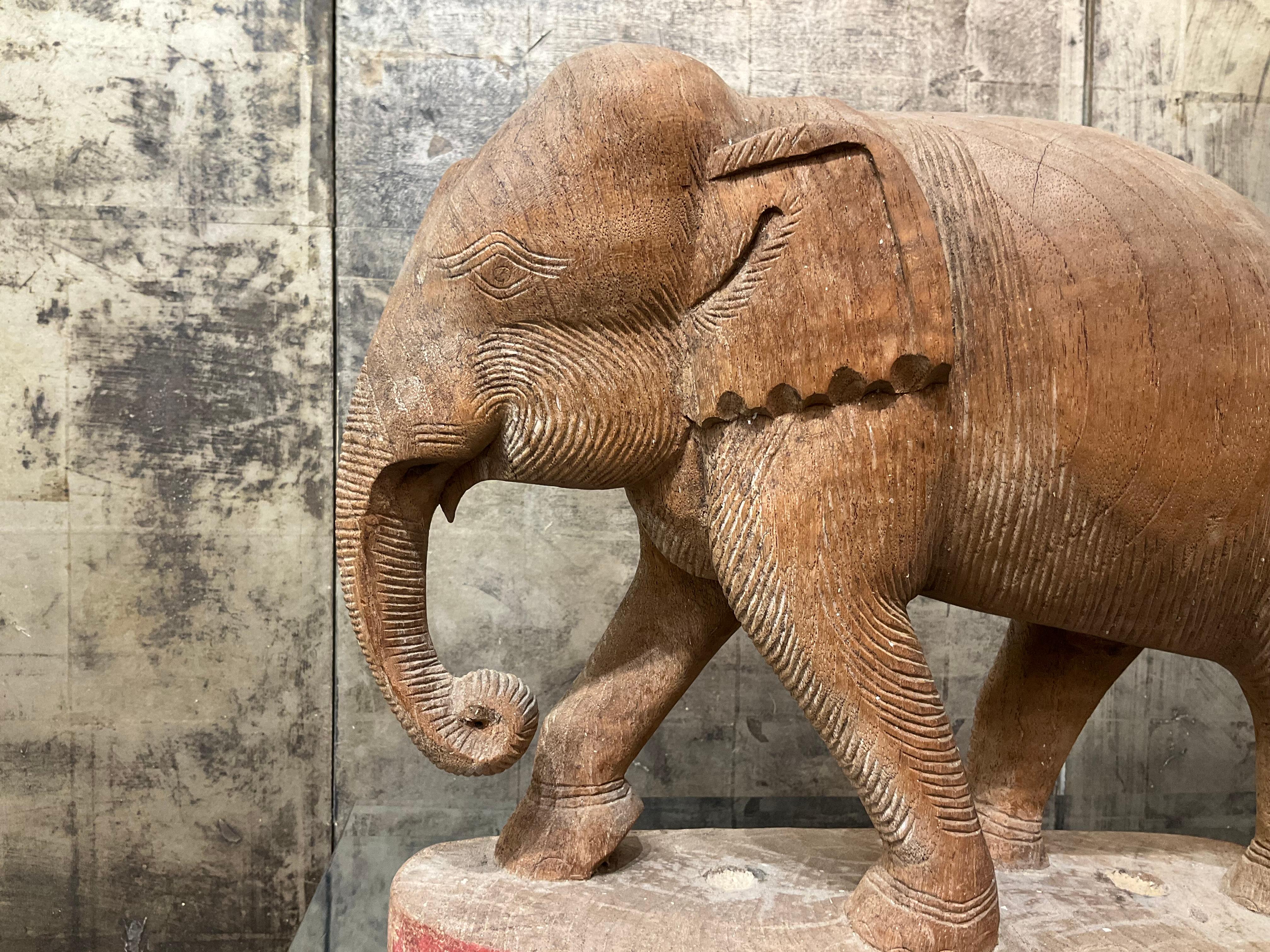 Thaïlandais Figure d'éléphant Votive en bois de teck, Chiang Mai, Thaïlande, 1963 en vente