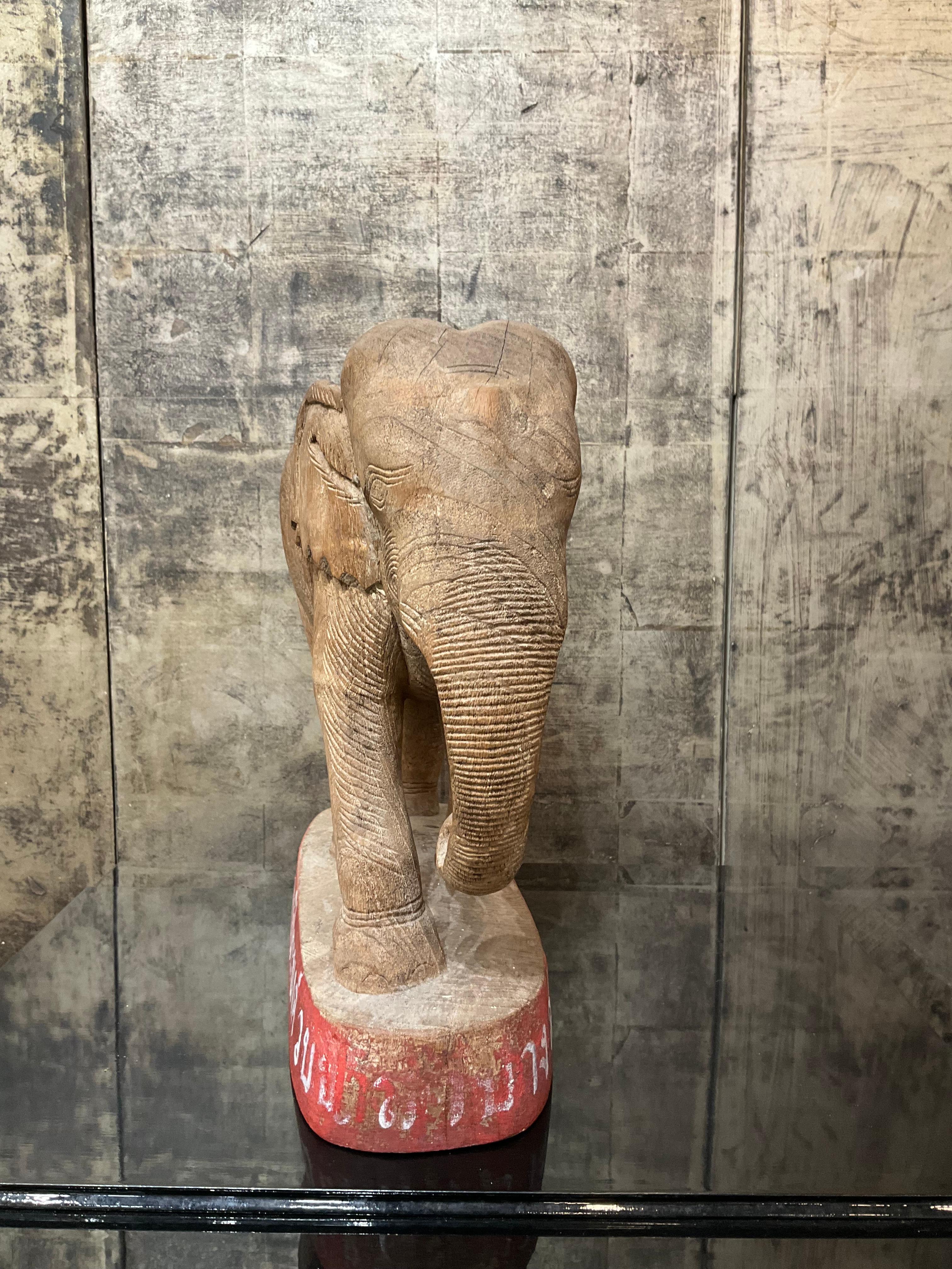 Teck Figure d'éléphant Votive en bois de teck, Chiang Mai, Thaïlande, 1963 en vente