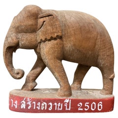 Votive Elefantenfigur aus Teakholz (Chiang Mai, Thailand) aus dem Jahr 1963