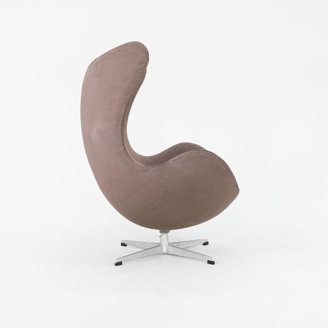 Mid-20th Century 1964 Arne Jacobsen Egg Lounge Chair and Ottoman with Brown Fabric Upholstery For Sale