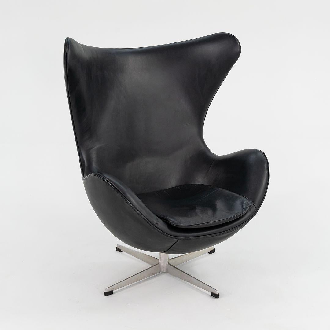 1964 Arne Jacobsen Egg Lounge Chair en cuir avec Label original, Modèle 3316 en vente 4