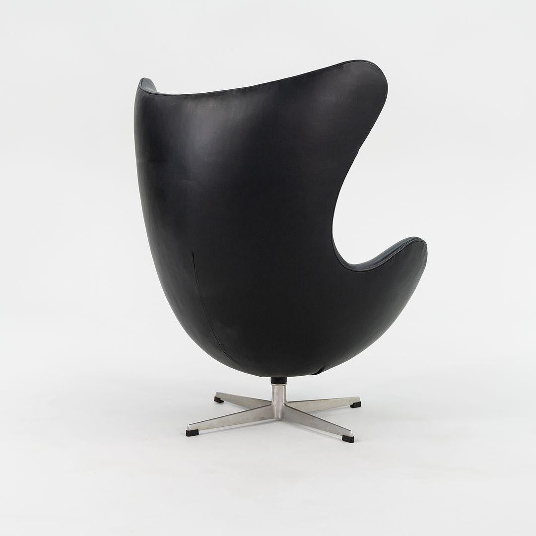 Moderne 1964 Arne Jacobsen Egg Lounge Chair en cuir avec Label original, Modèle 3316 en vente